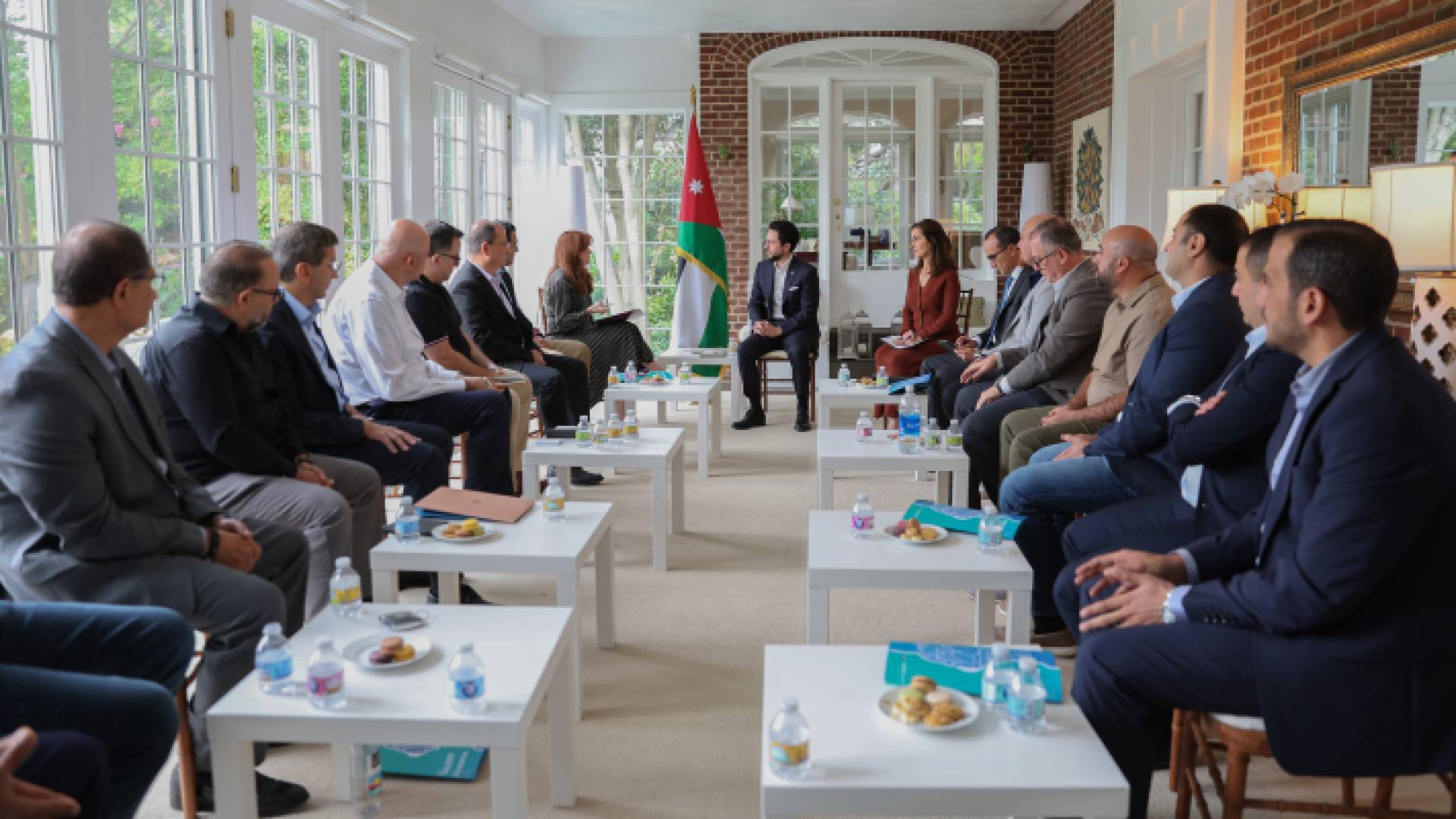 الصورة خلال لقاء ولي العهد بقادة أعمال أردنيين متخصصين في قطاعات تكنولوجية