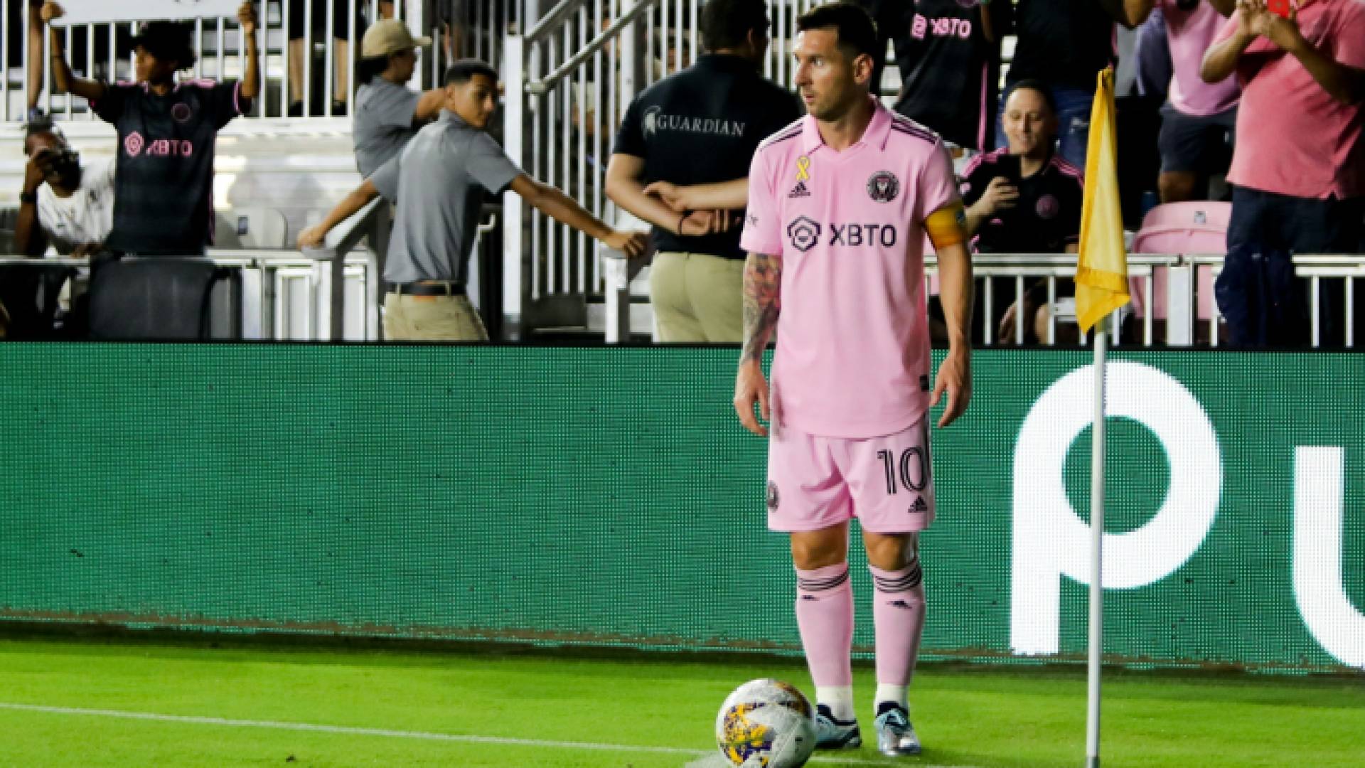 صورة سابقة لميسي