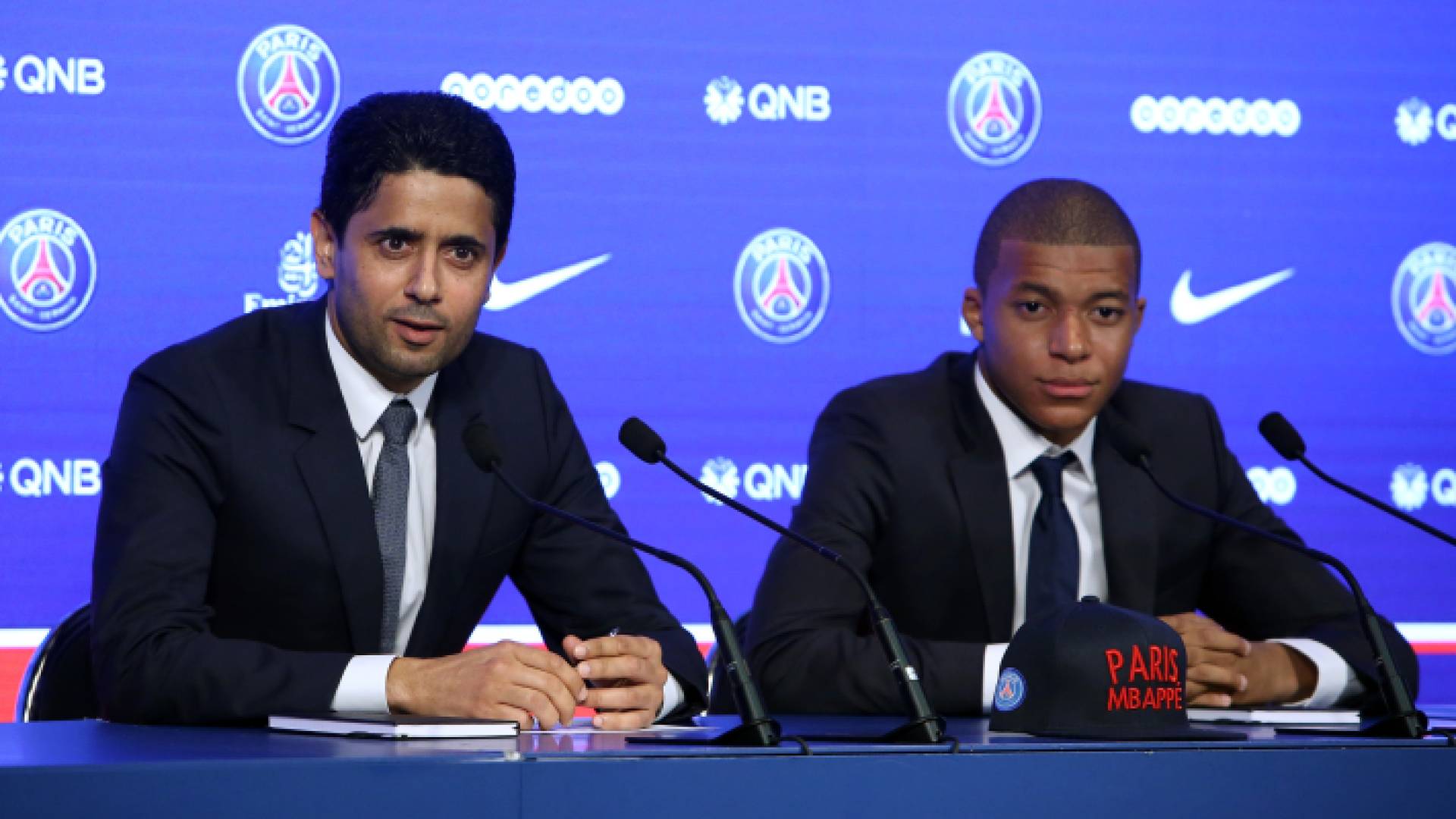 صورة سابقة للخليفي ومبابي في مؤتمر صحفي