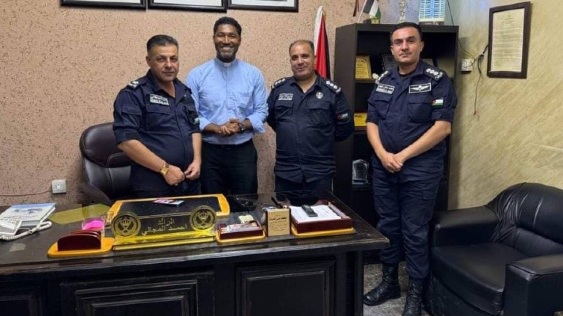 السائح الأمريكي رفقة نشامى الأمن العام