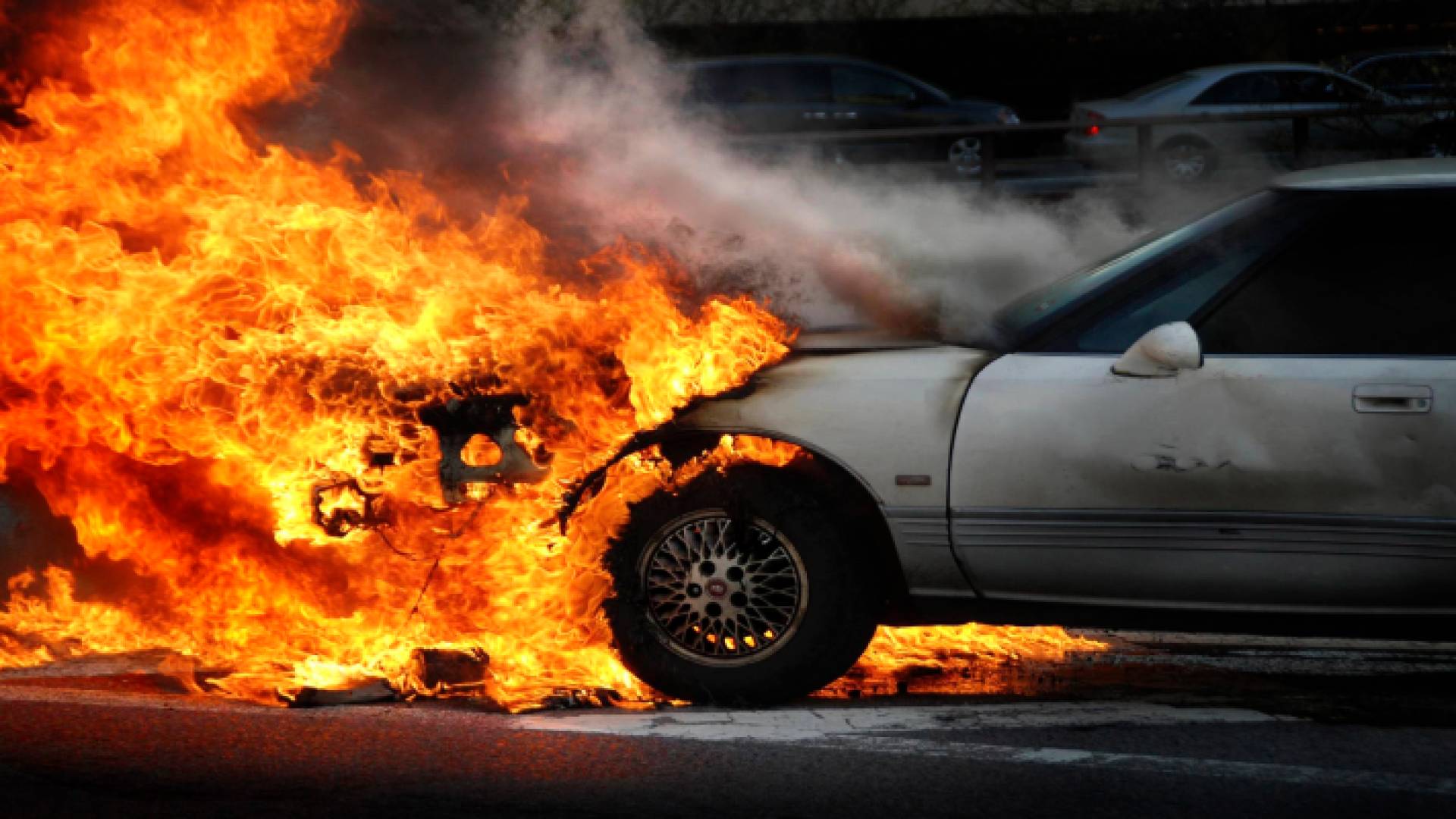 حرق مركبة "تعبيرية"