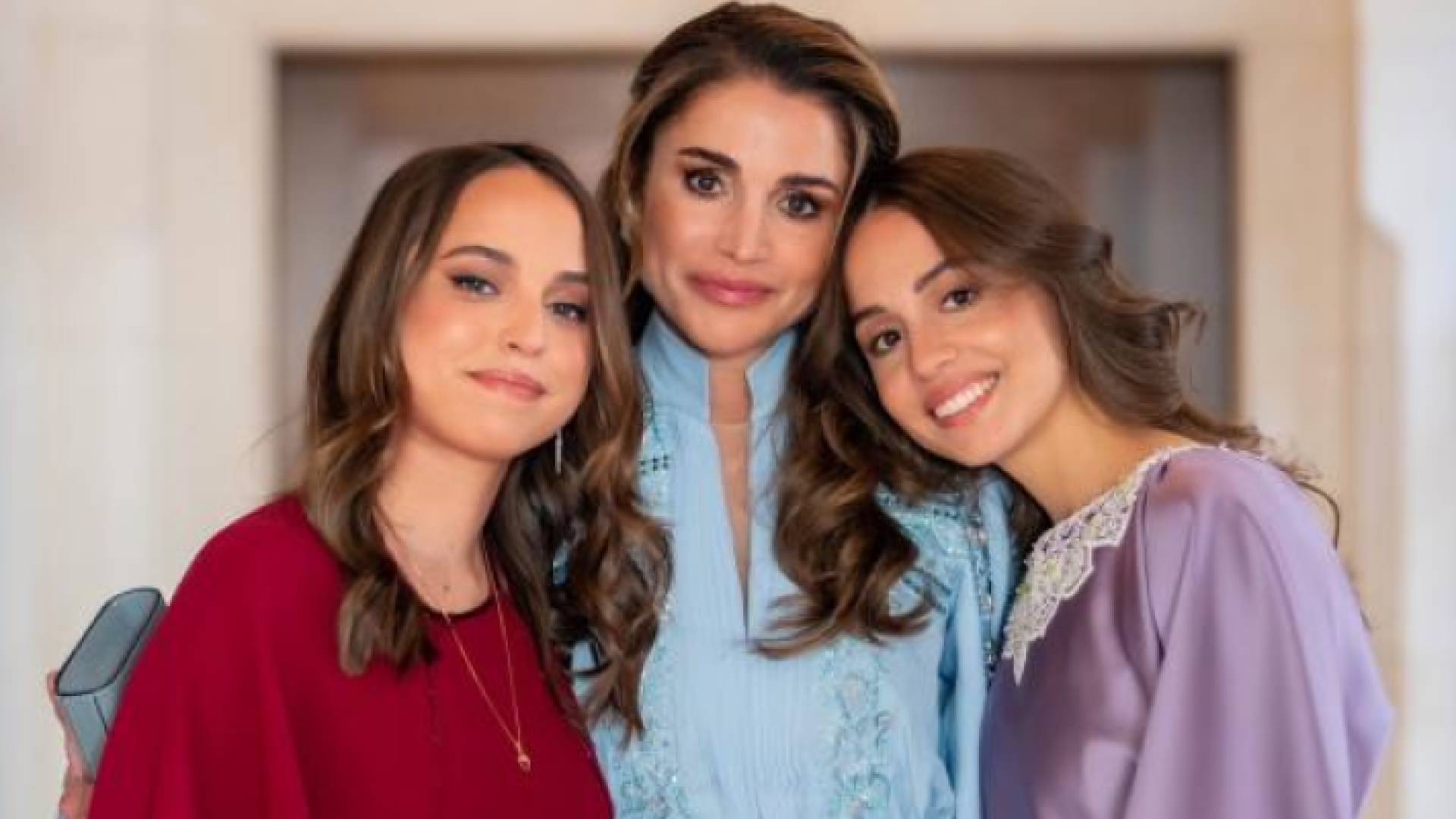 الملكة رانيا العبد الله وسمو الأميرتين إيمان وسلمى