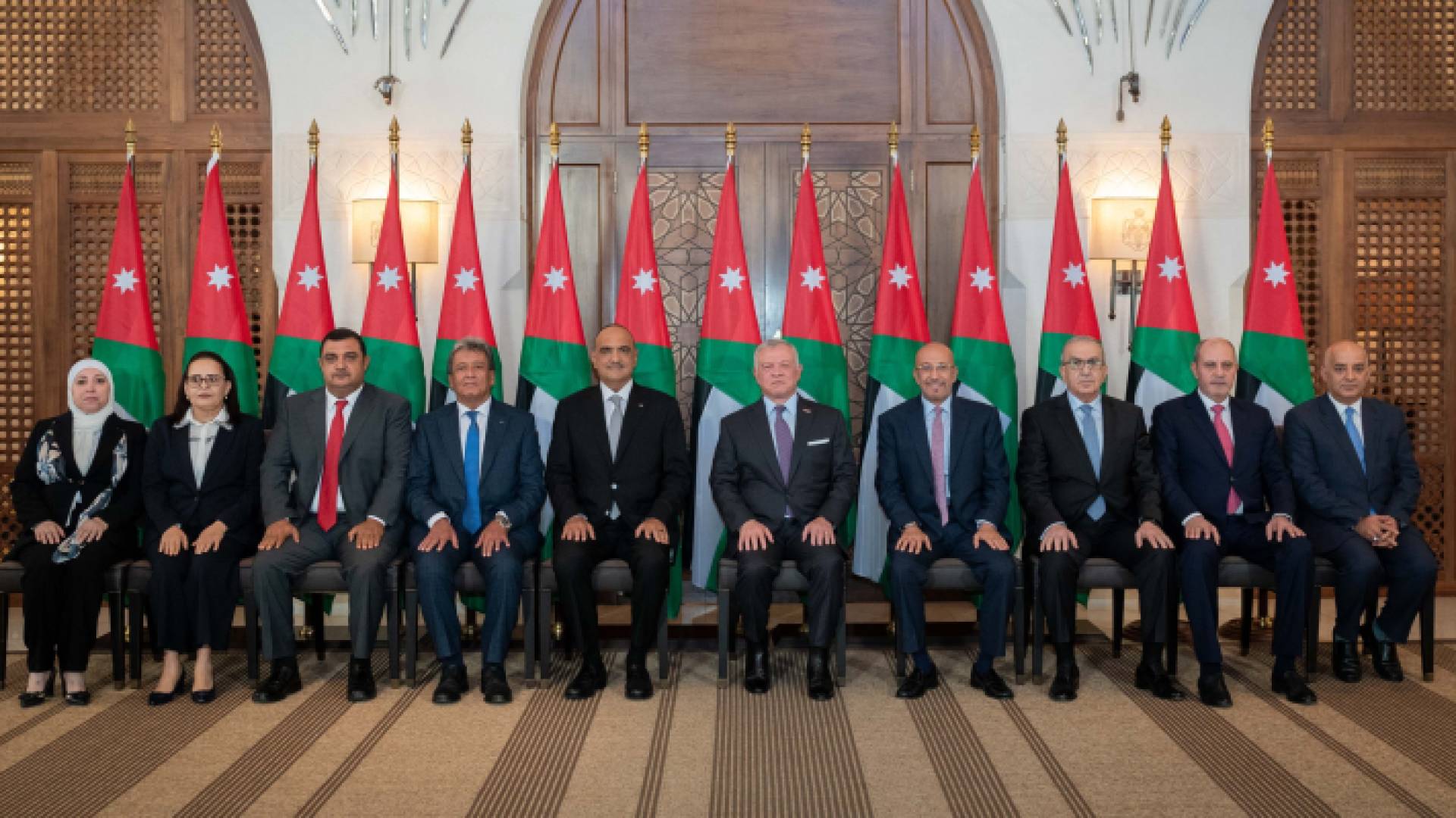 الوزراء الجدد يؤدون اليمين الدستورية أمام جلالة الملك عبدالله الثاني في قصر الحسينية