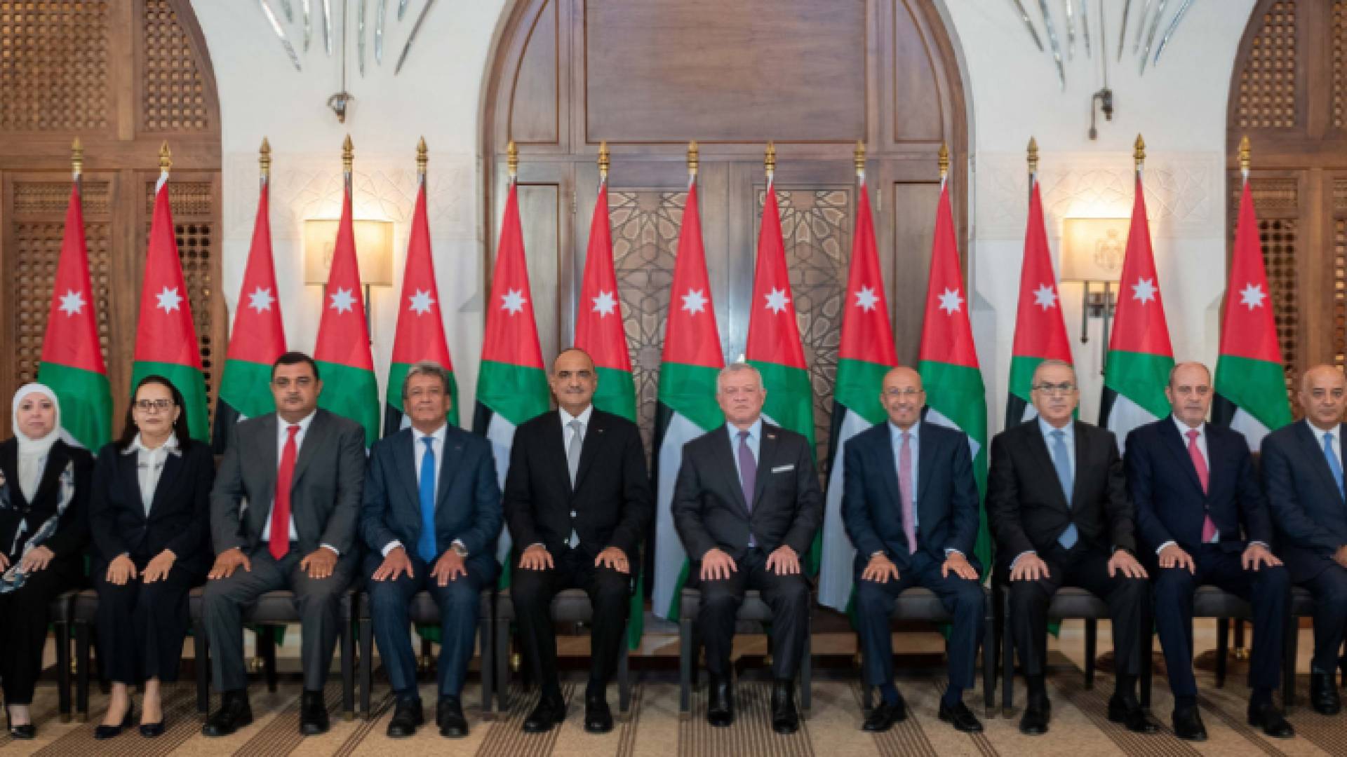 الوزراء الجدد يؤدون اليمين الدستورية أمام جلالة في قصر الحسينية