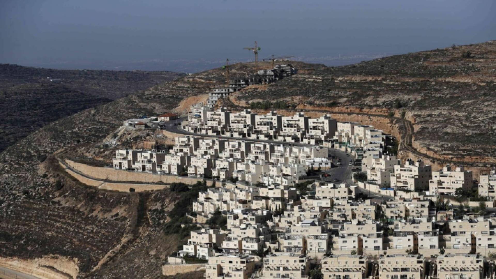 مساحة بلدة بروقين تبلغ مايقارب 13 ألف دونم