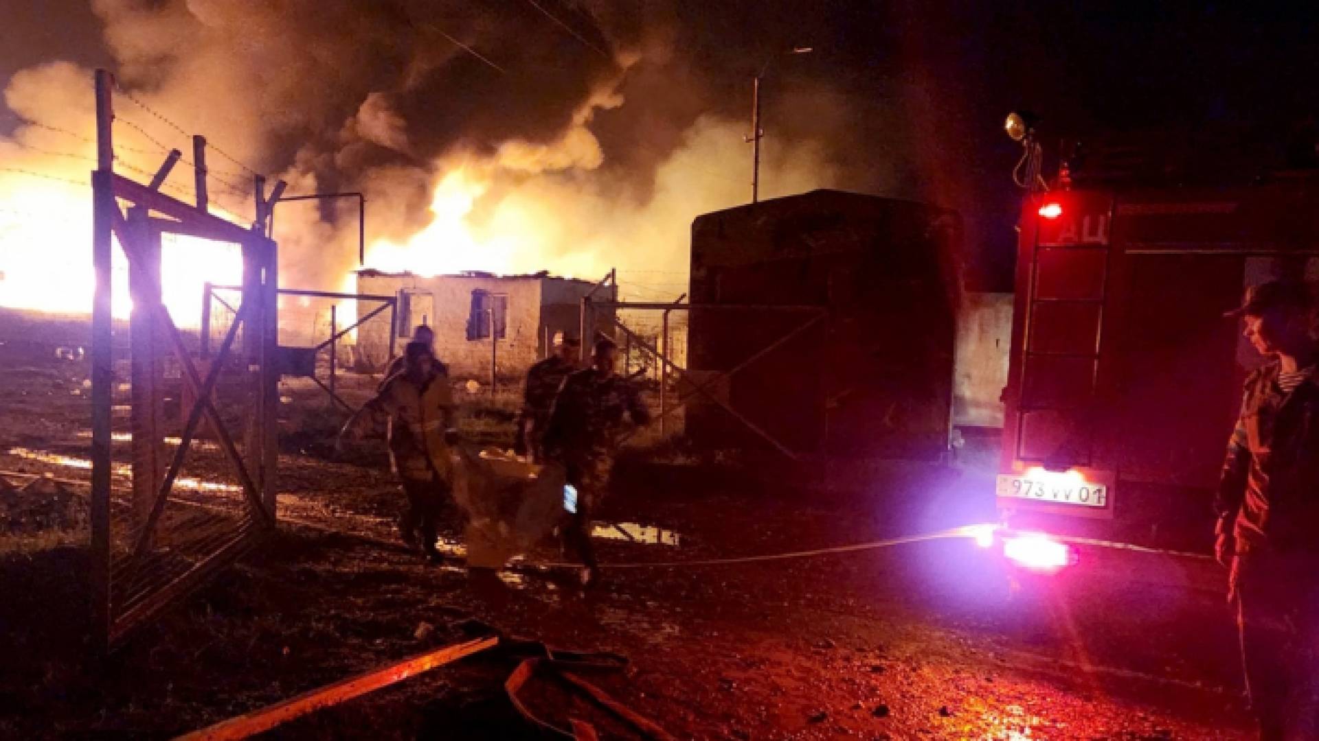 صورة أرشيفية لأفراد الإنقاذ والطواقم الطبية