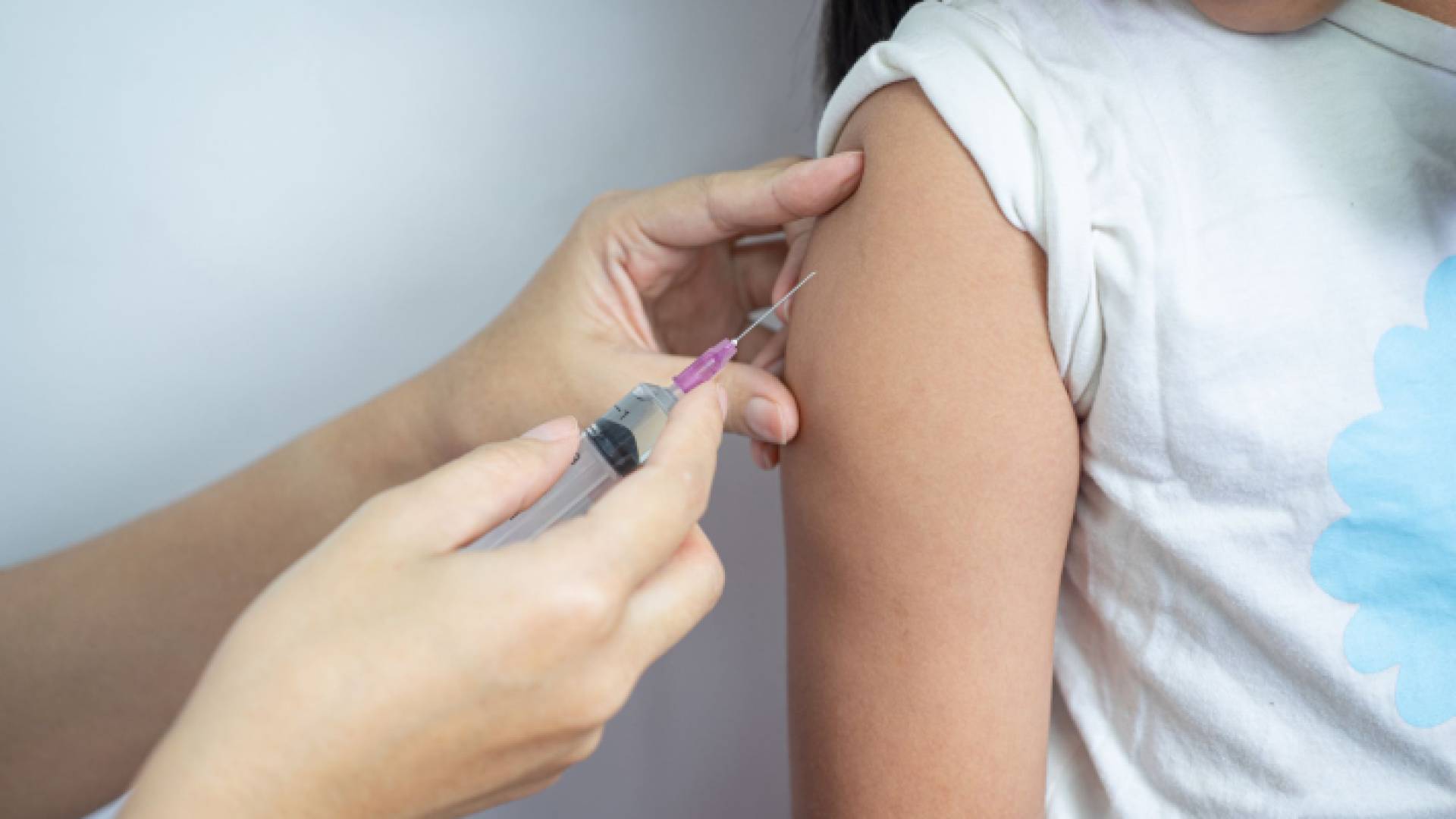 تطعيم طفلة - أرشيفية