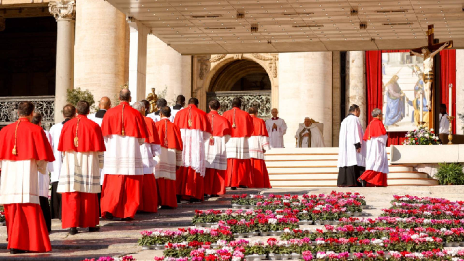 أثناء احتفالية منح الرتبة الكاردينالية لـ21 رجل دين