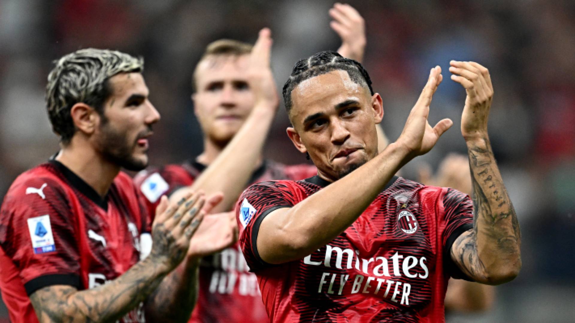 لاعبو ميلان بعد المباراة