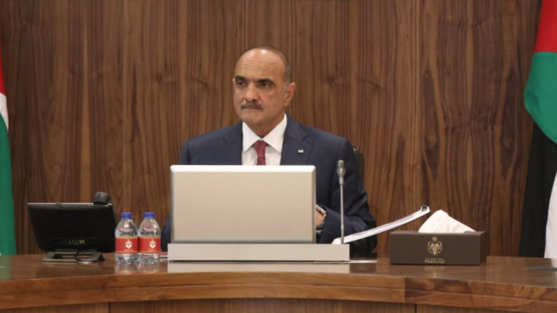 رئيس الوزراء خلال الجلسة