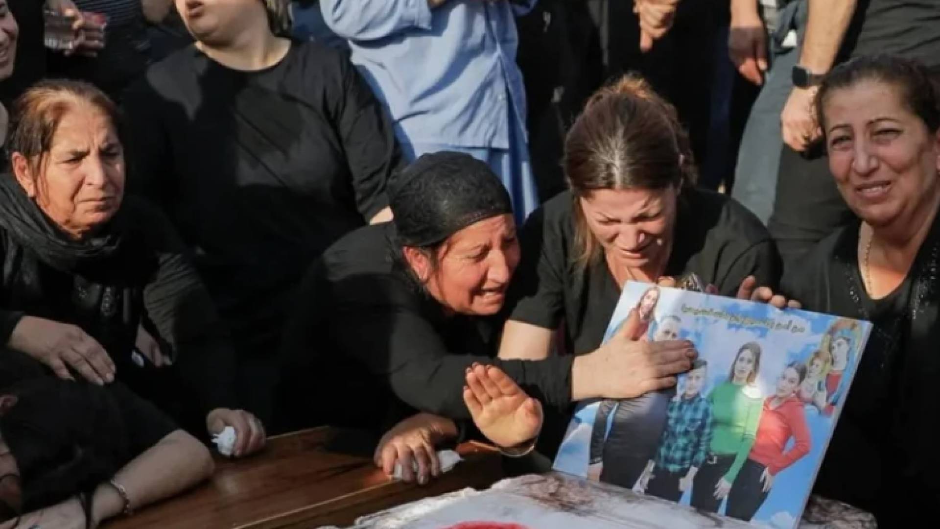 خلال تشييع جثامين عدد من الضحايا في نينوى