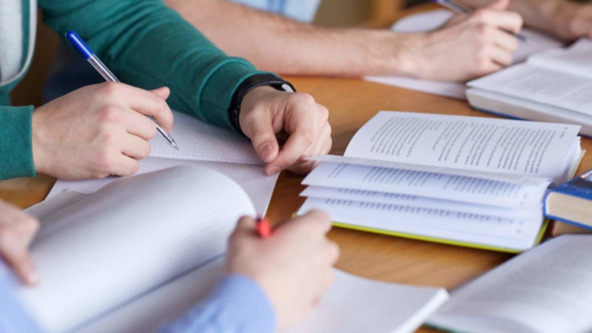 طلبة جامعات