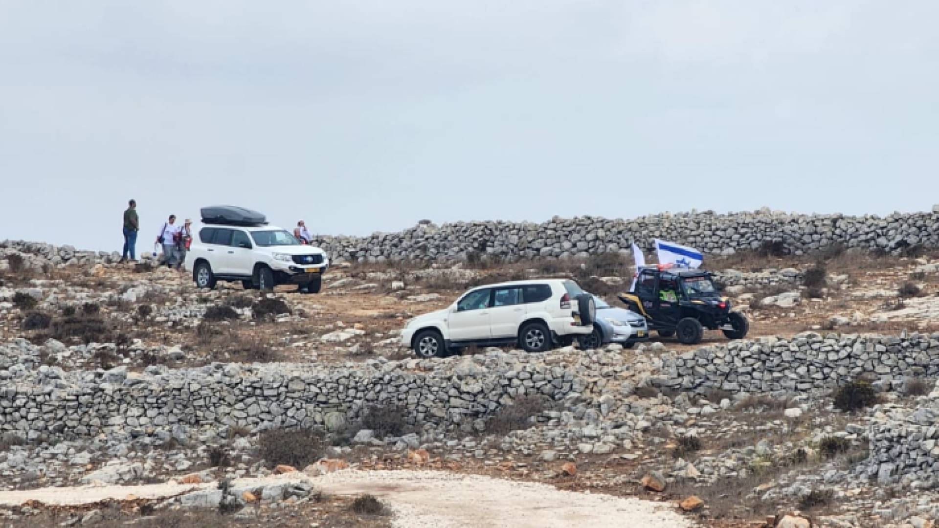 مستوطنون على جبل عيبال في نابلس