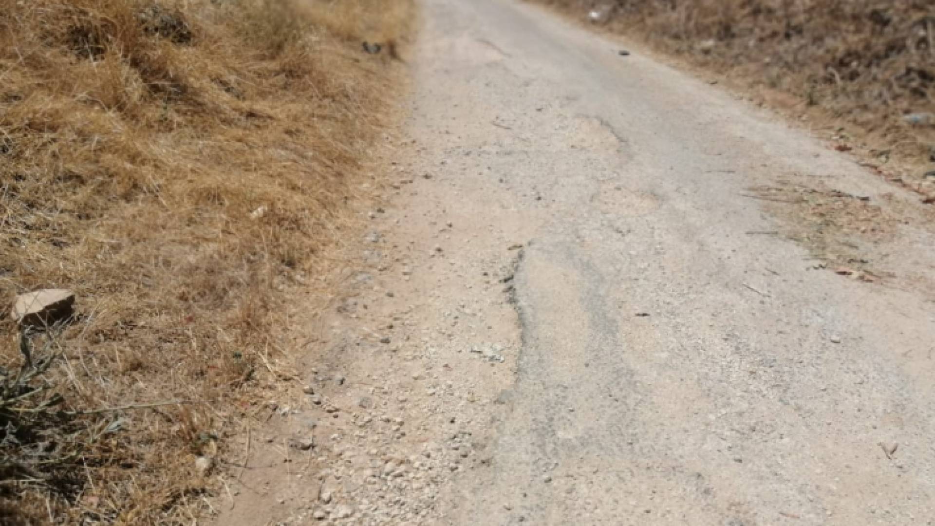 طريق متهالك