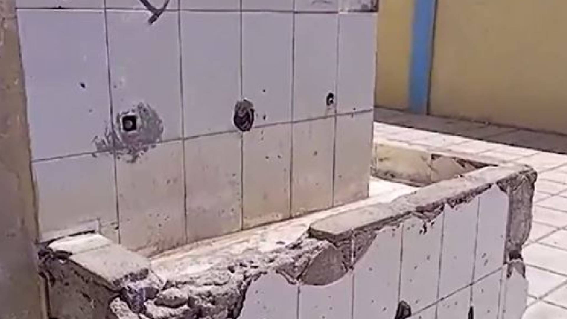 أحد مرافق مدرسة الكرامة في العقبة بحاجة إلى صيانة