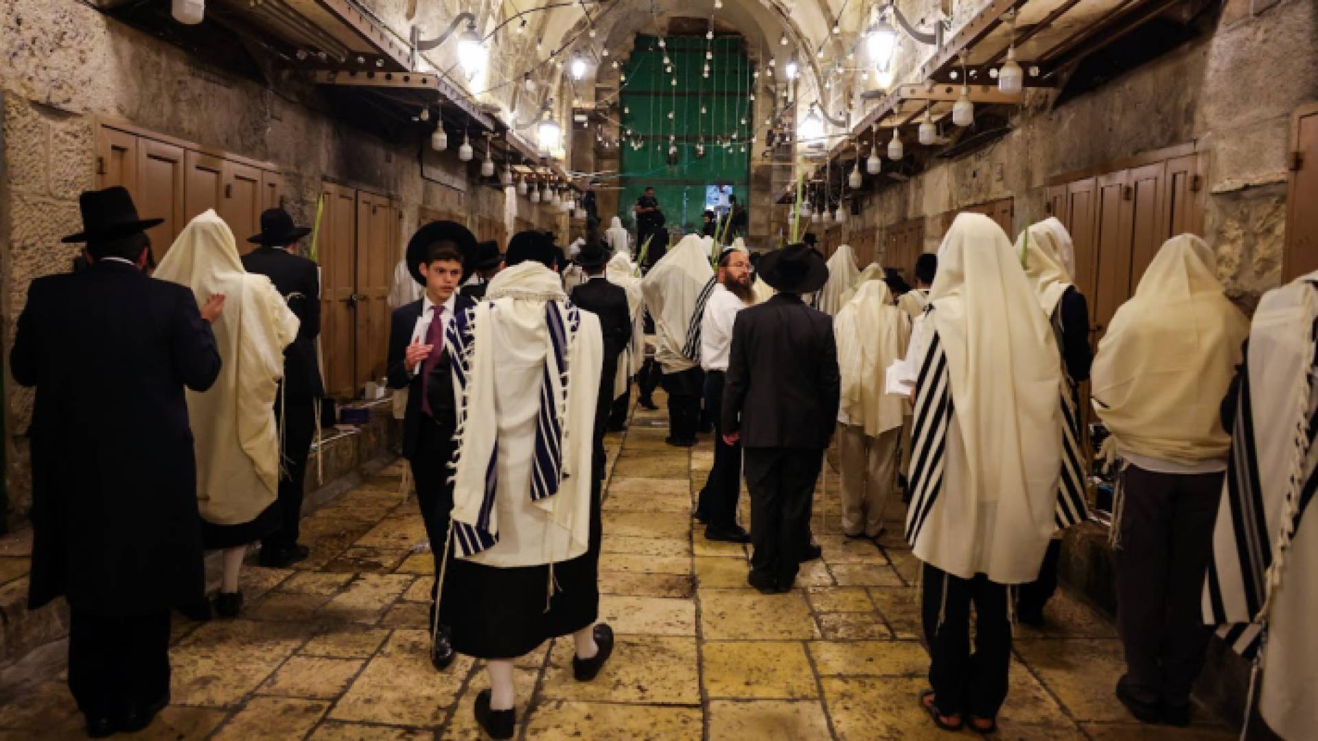 مستوطنون يقتحمون الأقصى المبارك