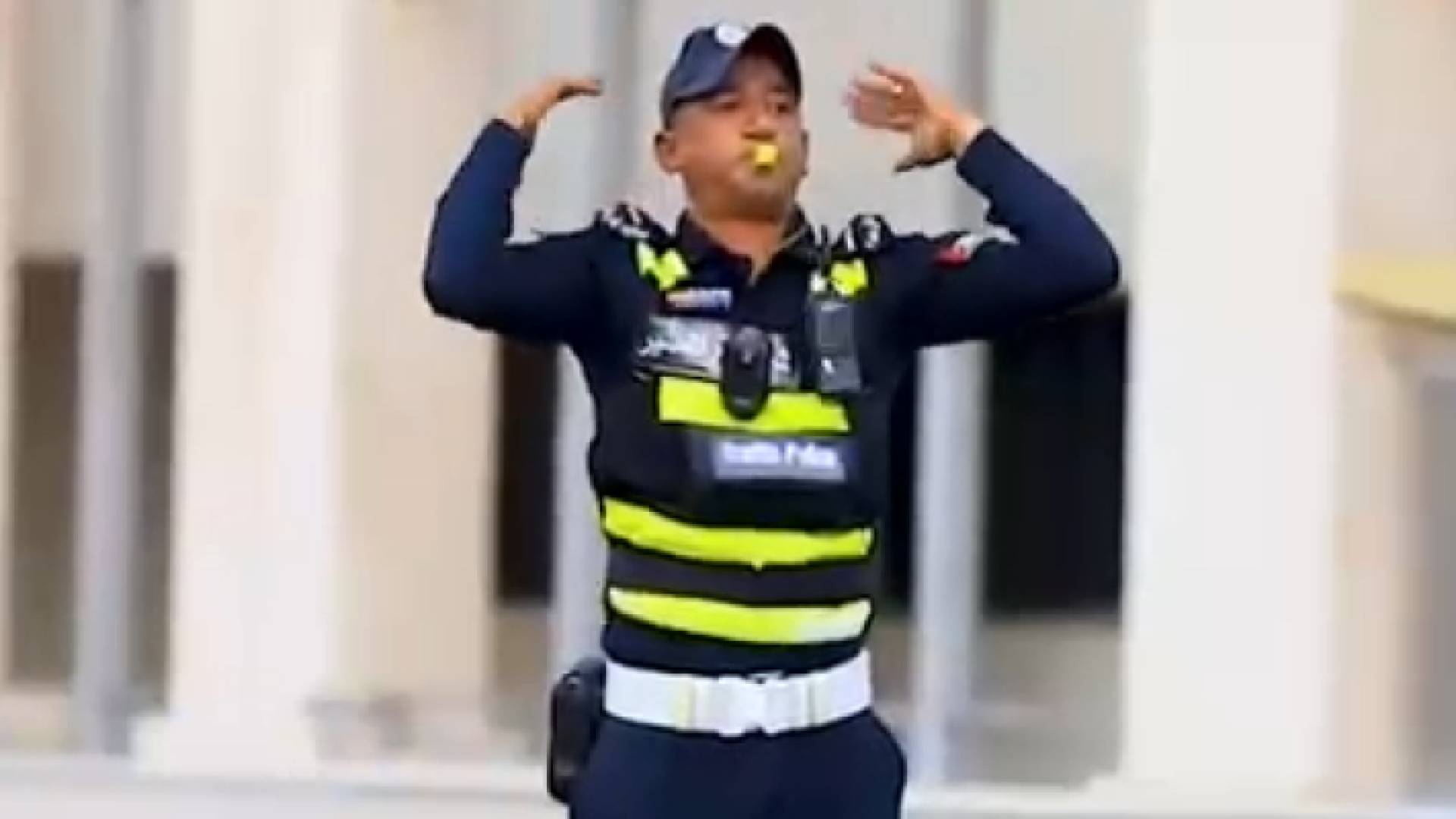 رجل السير داود خلال تواجد في الميدان