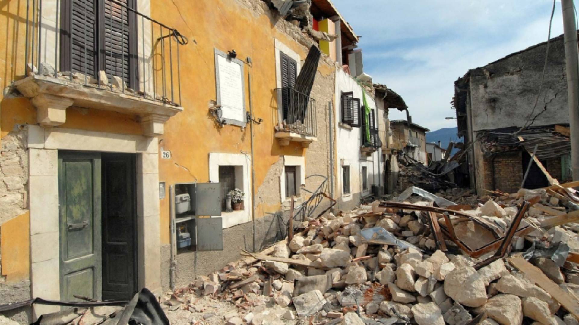 زلزال بقوة 4.2 درجات هو الأقوى في منطقة كامبي فليغري منذ 40 عاما