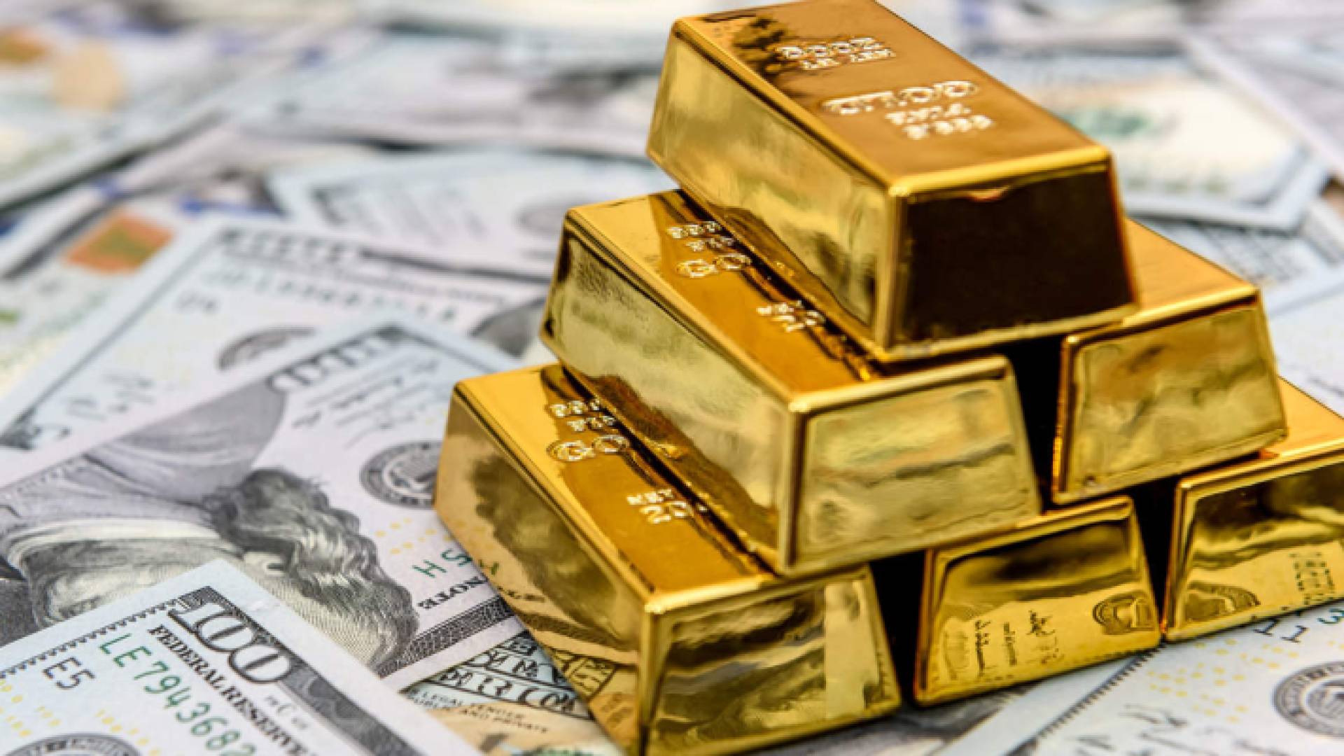 تراجع أسعار الذهب في المعاملات الفورية