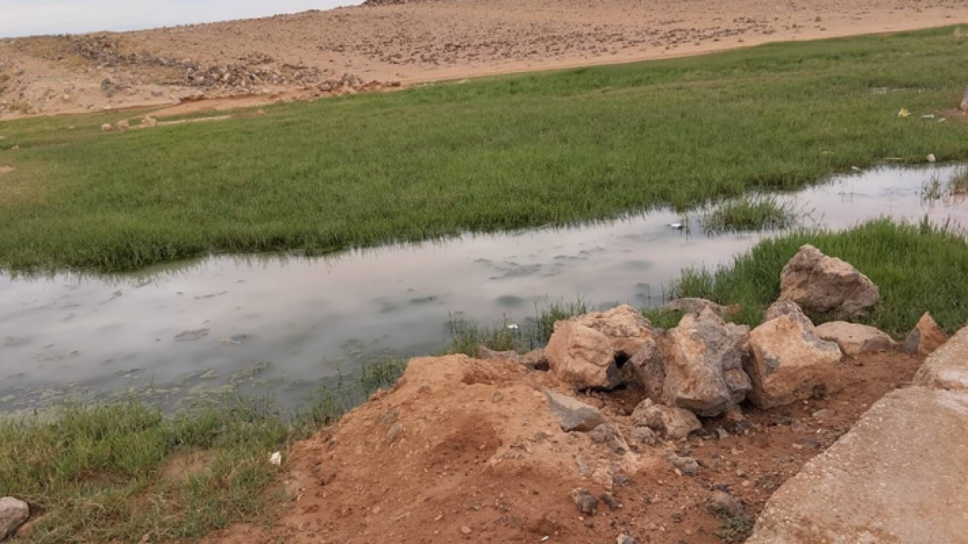 خط المياه الواصل بطريقة غير مشروعة