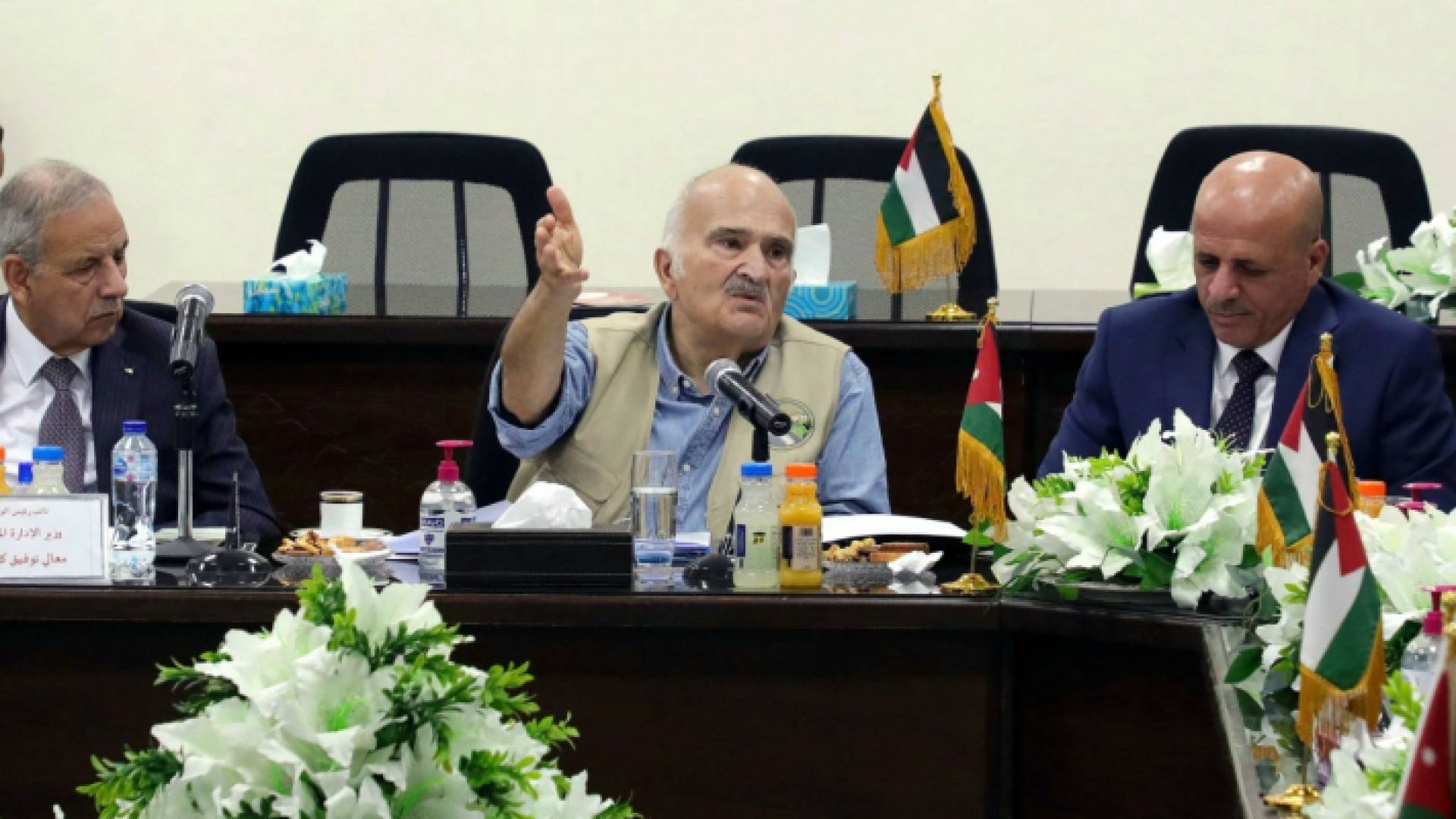 الصورة خلال حوارية بعنوان "الدور التنموي لبلديات محافظة العاصمة"