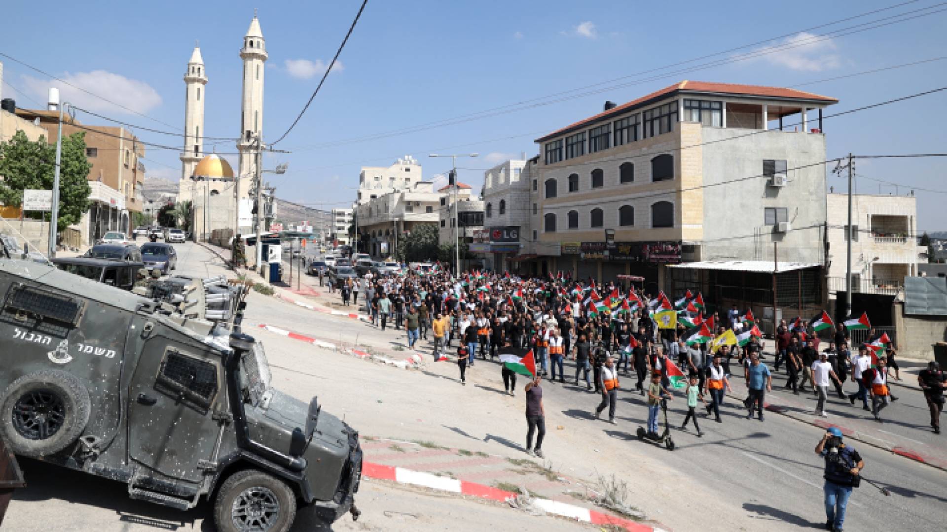 فلسطينيون يشيعون الشهيد لبيب ضميدي