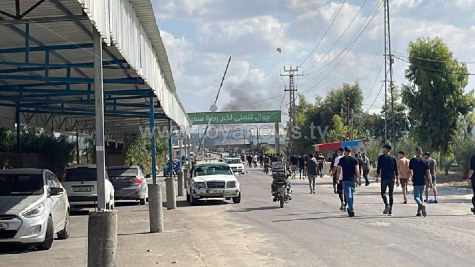 فلسطينيون يتوجهون إلى معبر إيرز