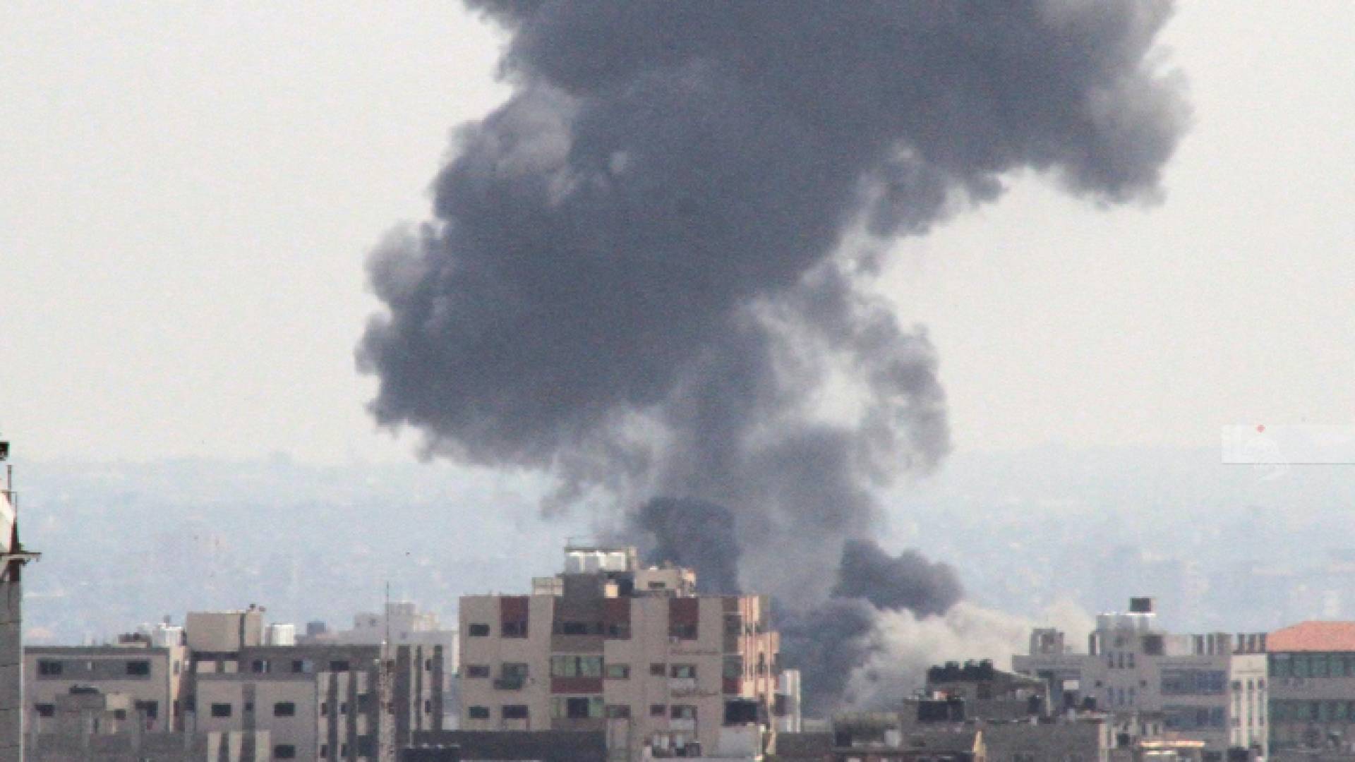 أثار قصف طائرات الاحتلال على قطاع غزة