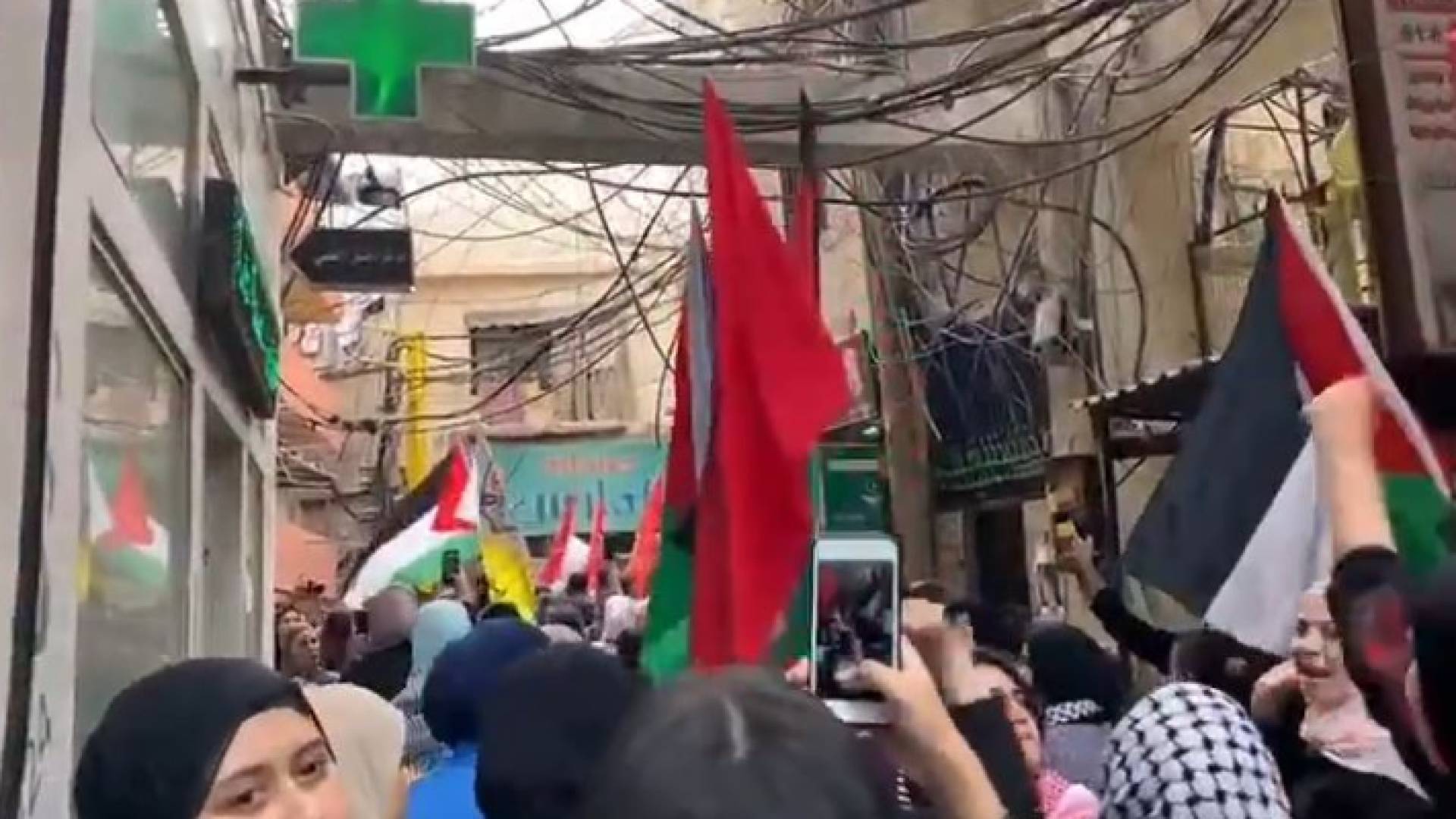 مسيرة حاشدة في مخيم برج البراجنة دعما لطوفان الأقصى