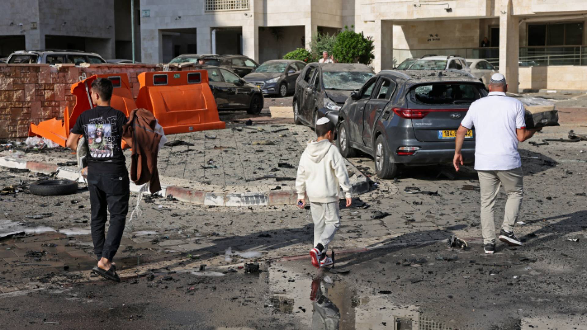 آثار الدمار الذي خلفته صواريخ المقاومة في إحدى المستوطنات