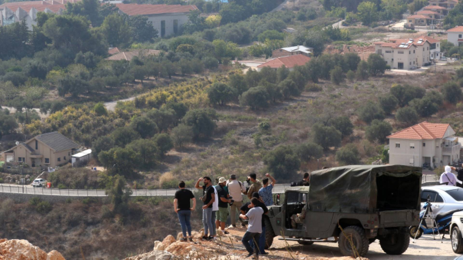 جنود لبنانيون يشغلون نقطة تفتيش بالقرب من المنطقة الحدودية مع الاحتلال