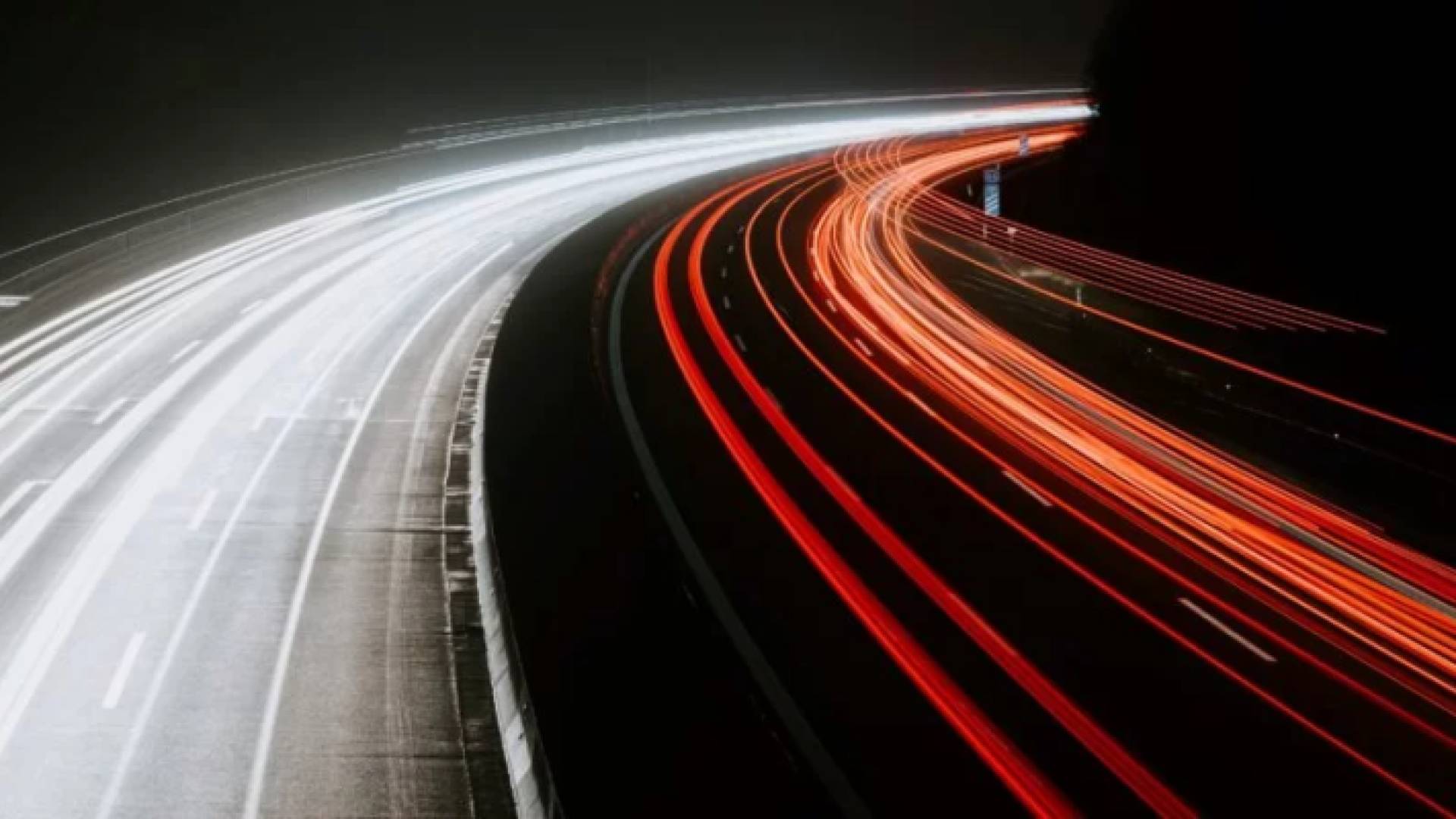 صورة تعبر عن سرعة مركبات