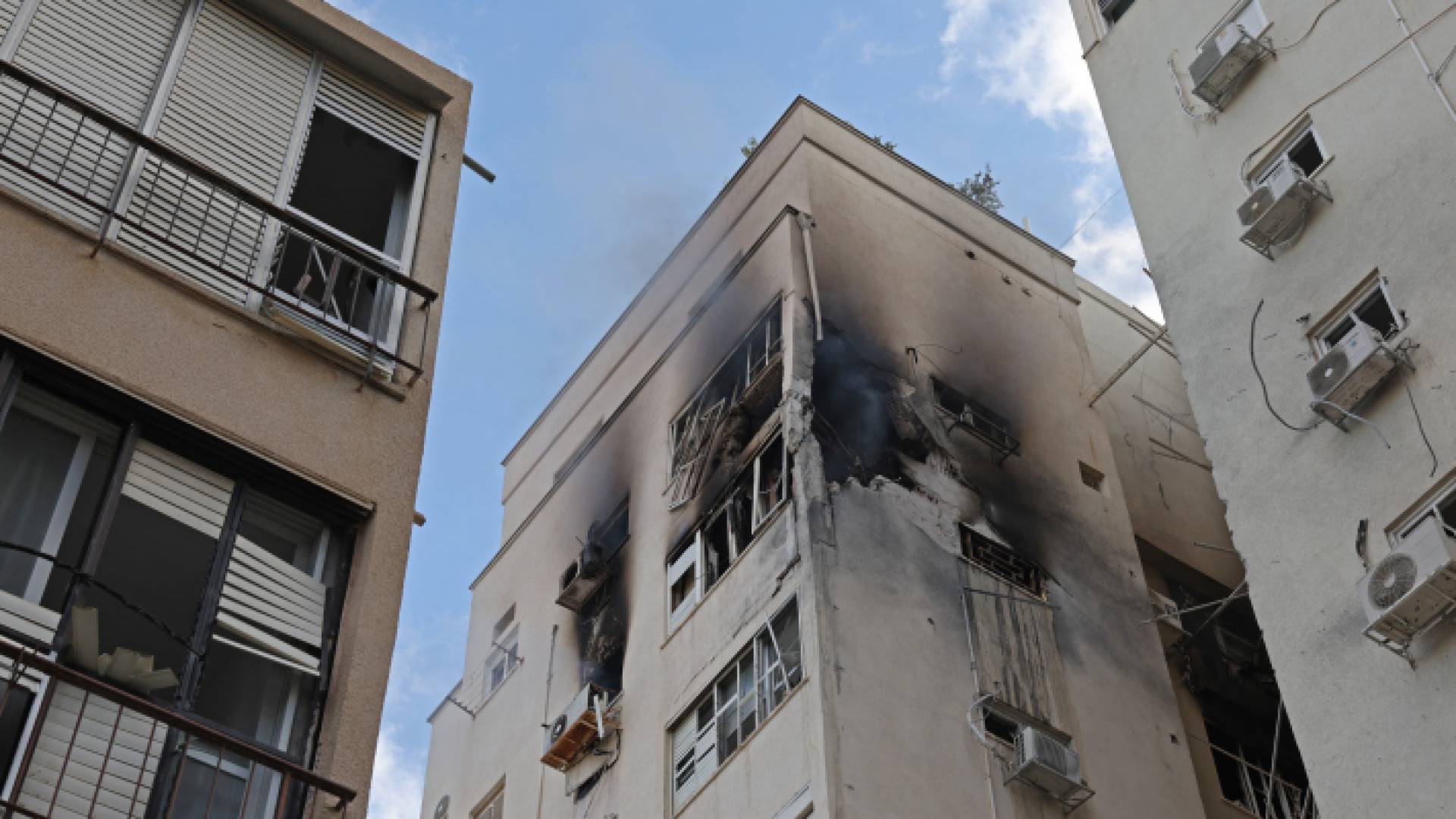 مبان مدمرة في إحدى المستوطنات