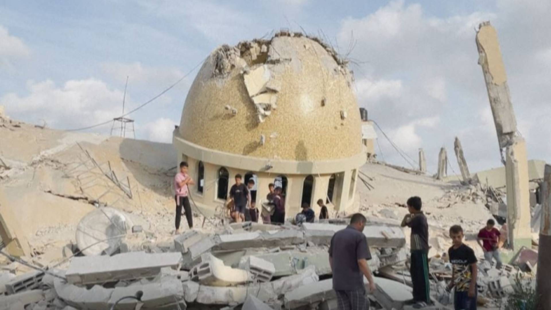 مسجد الحبيب محمد الذي دمرته طائرات الاحتلال في غزة