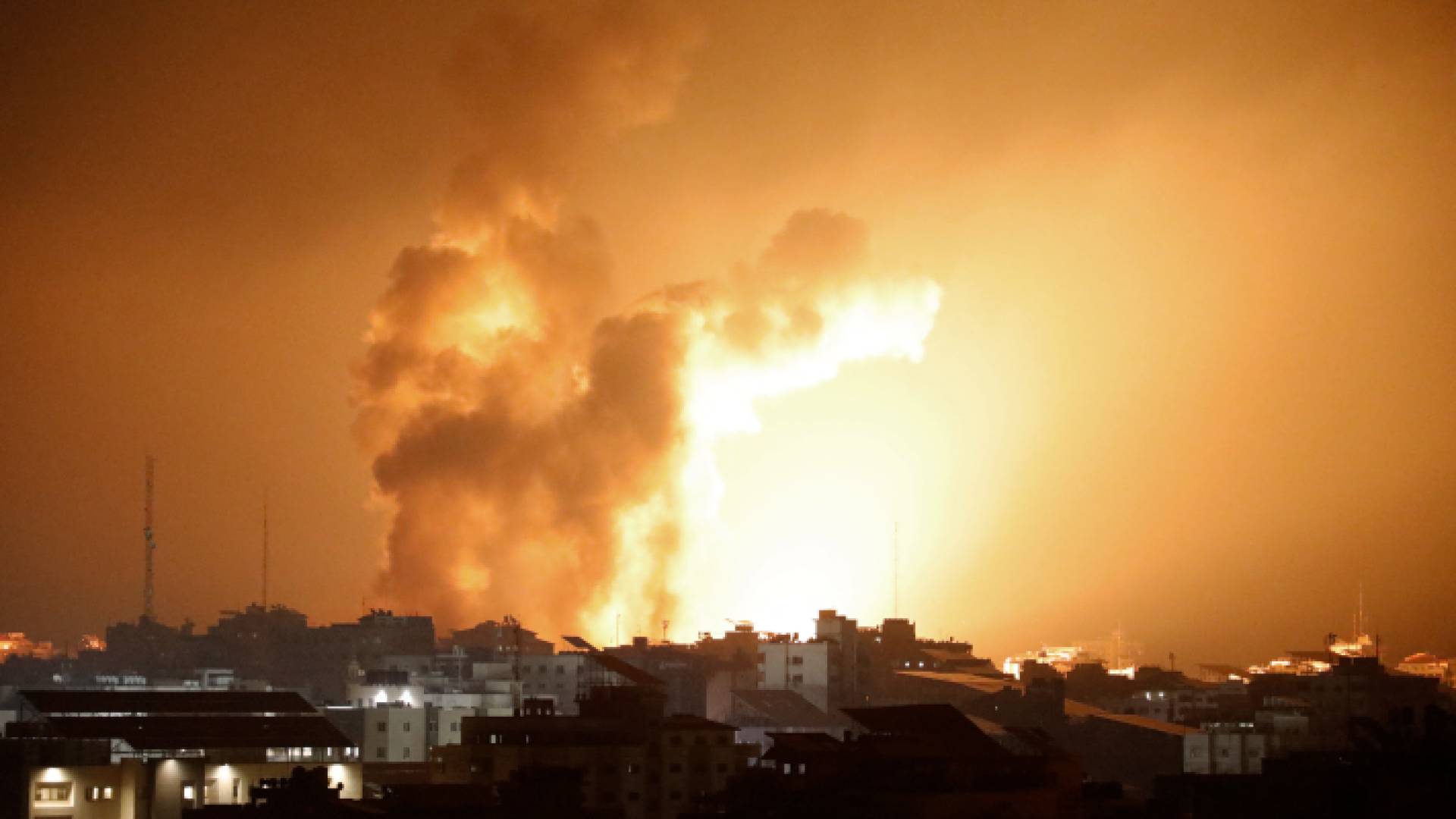 قصف يستهدف قطاع غزة