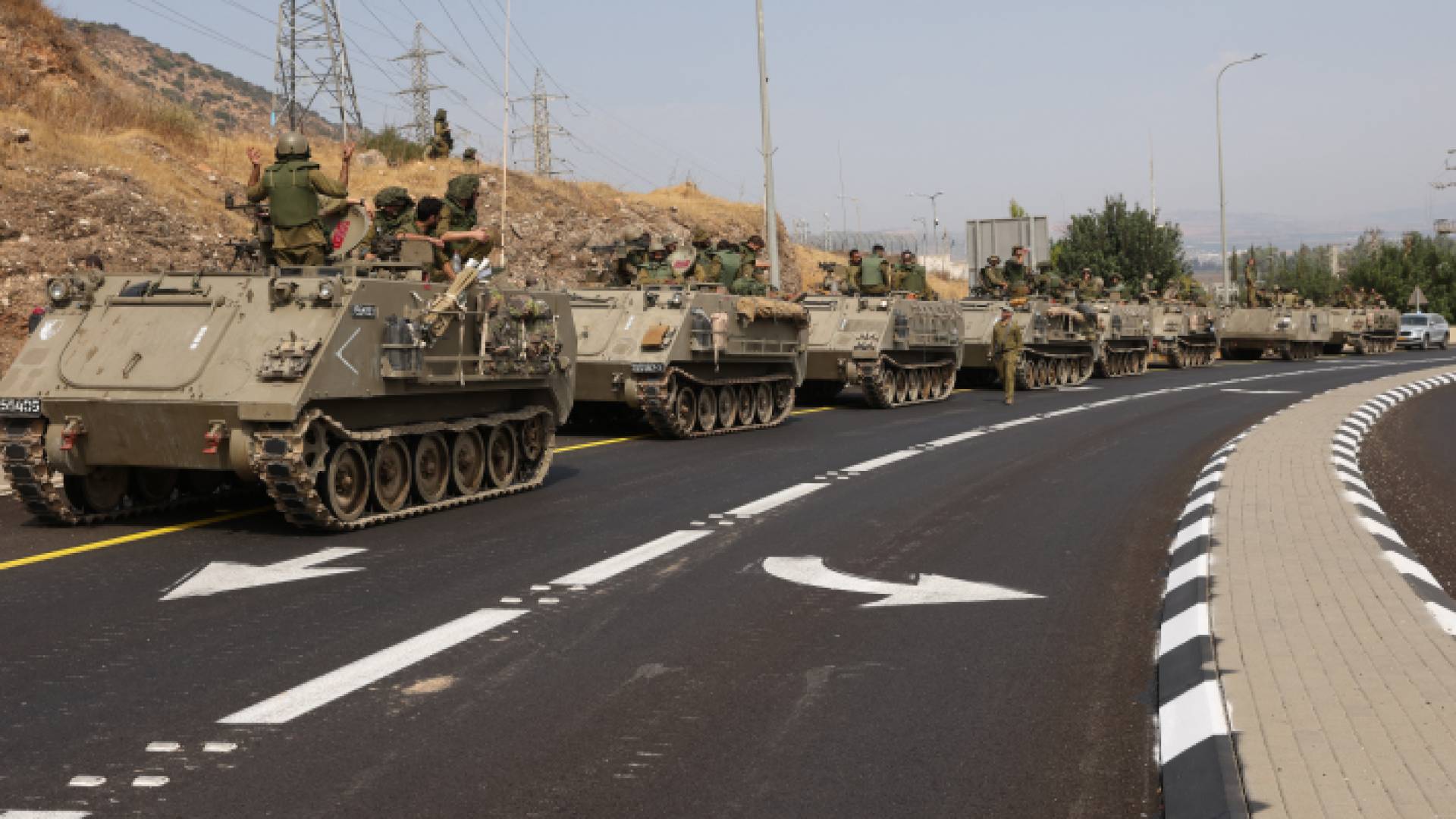 مدرعات الاحتلال بالقرب من الحدود البنانية مع فلسطين المحتلة