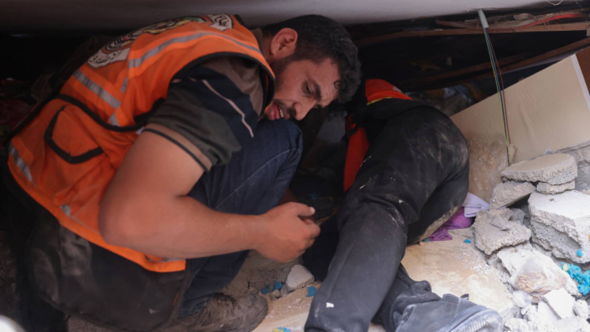 طواقم الدفاع المدني في قطاع غزة