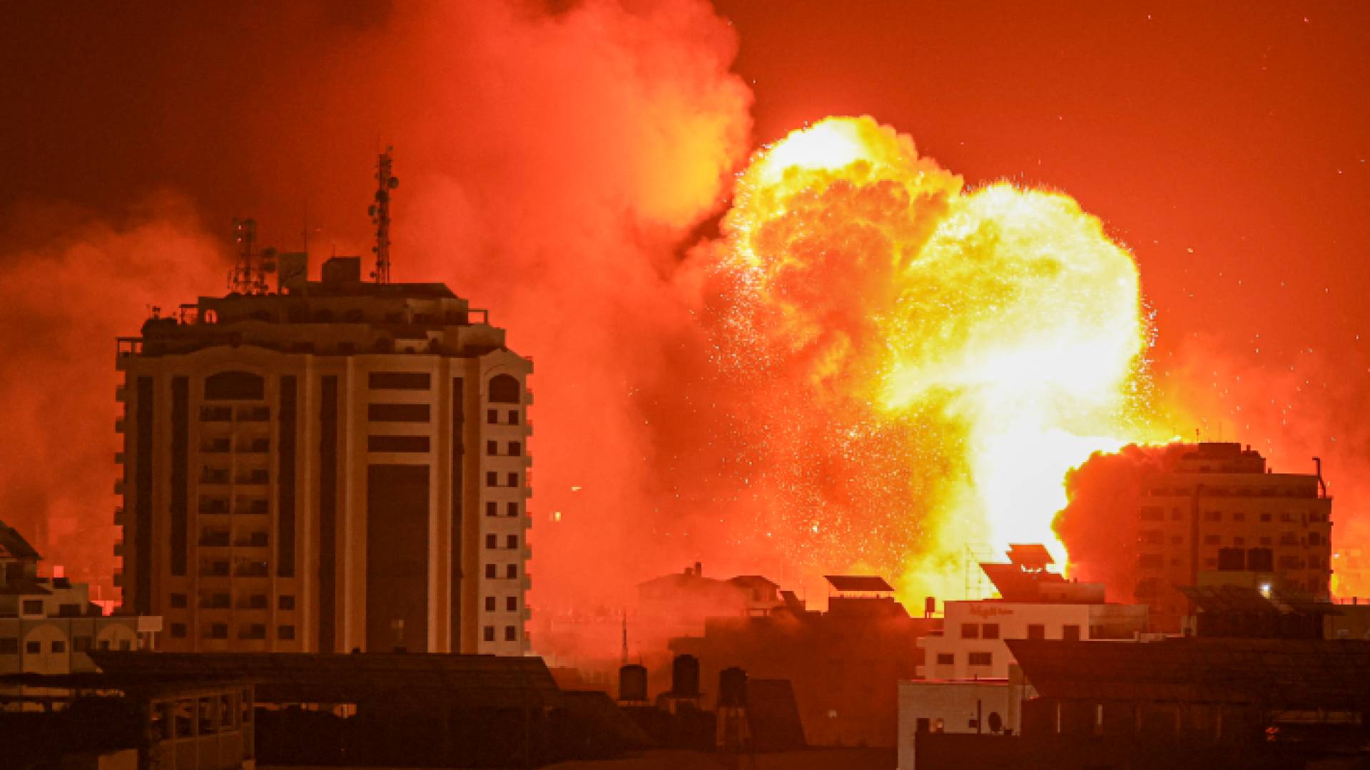 قصف للاحتلال الإسرائيلي على مبان سكنية في قطاع غزة