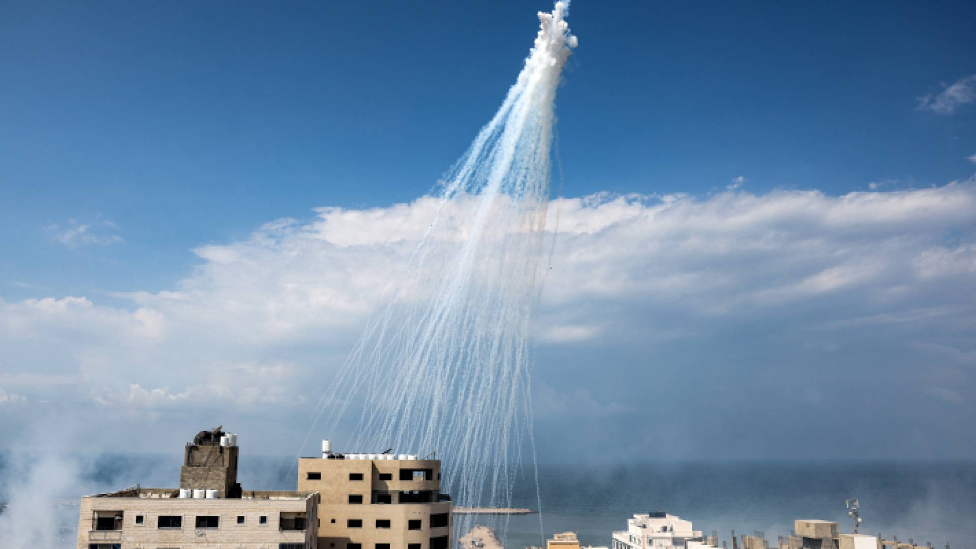 رشقات صاروخية فوق القطاع