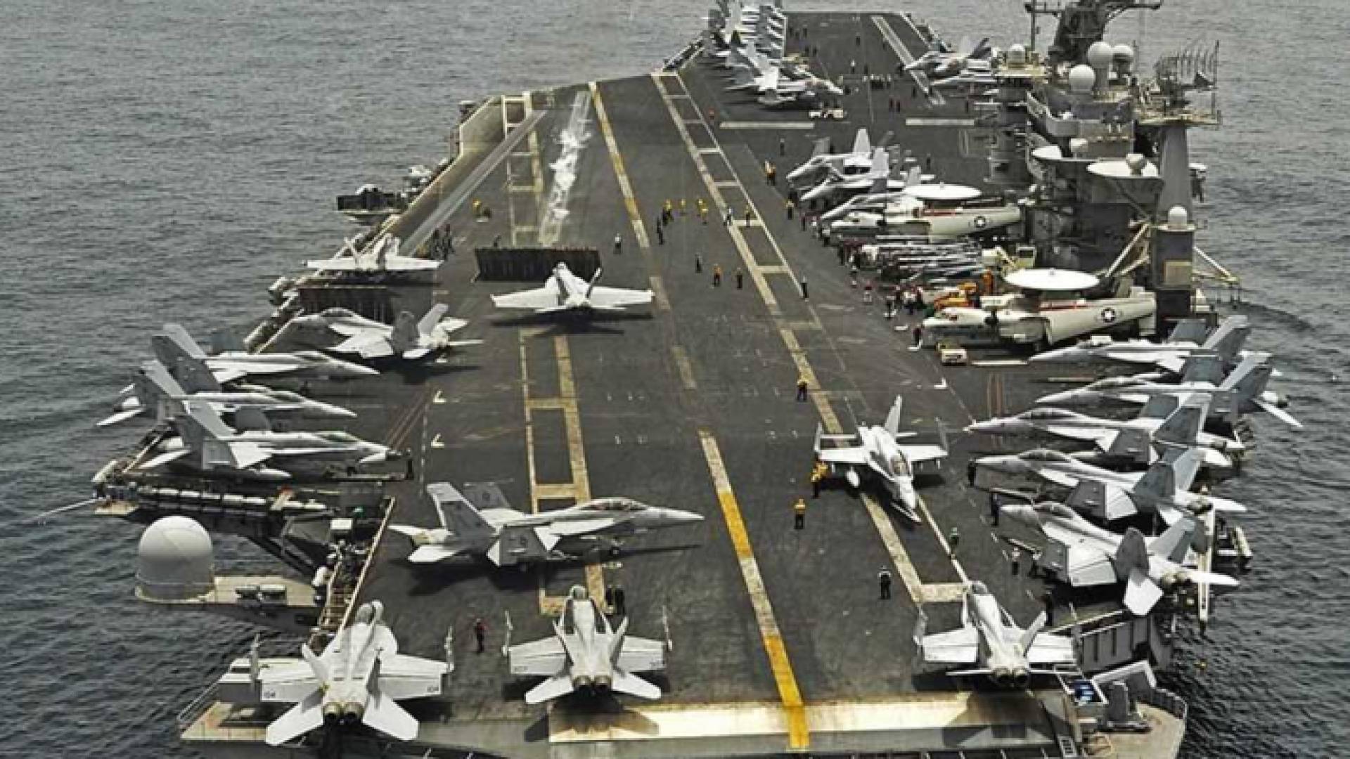 حاملة طائرات أمريكية