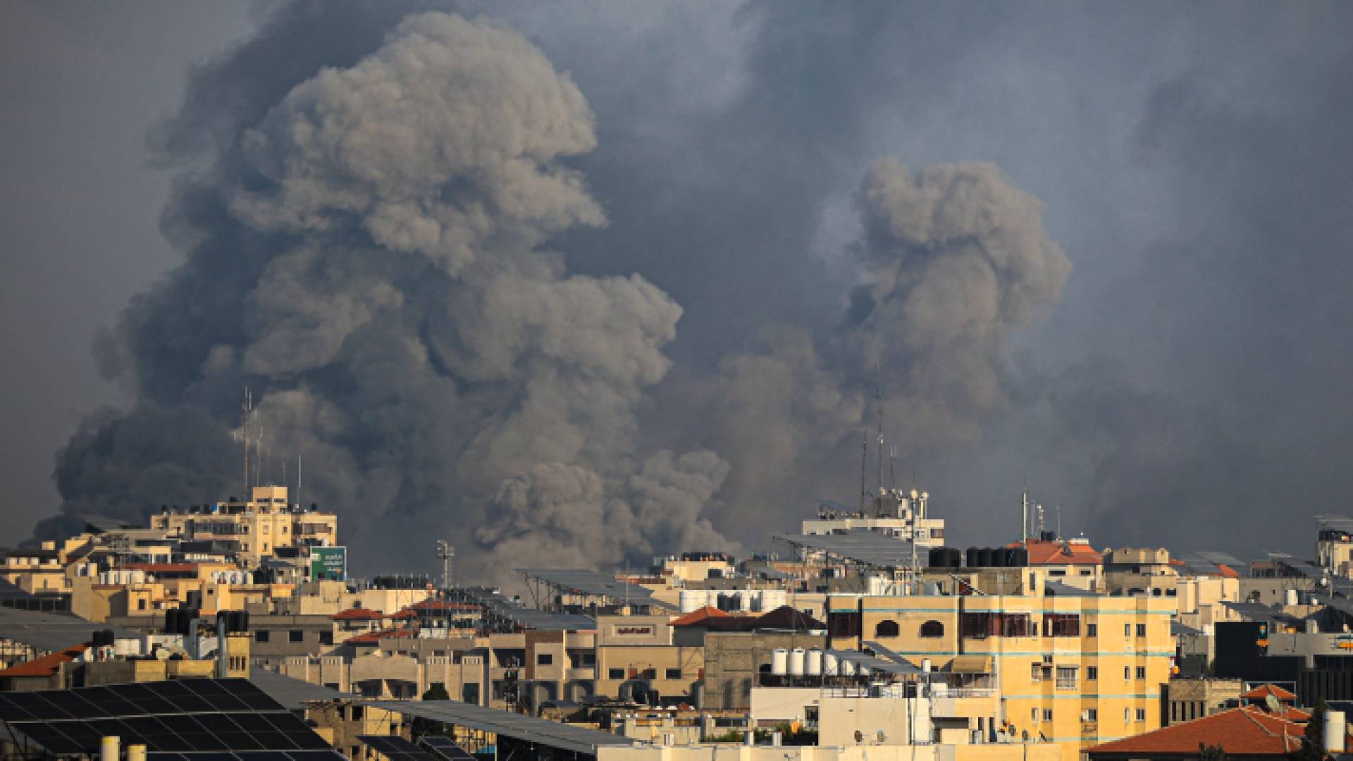 تصاعد الدخان جراء العدوانعلى قطاع غزة