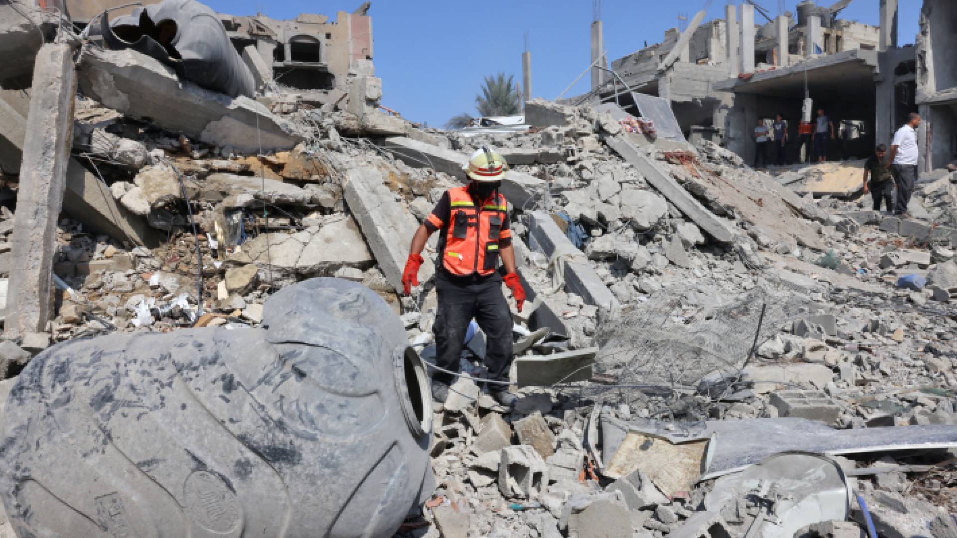 آثار الدمار جراء القصف على غزة