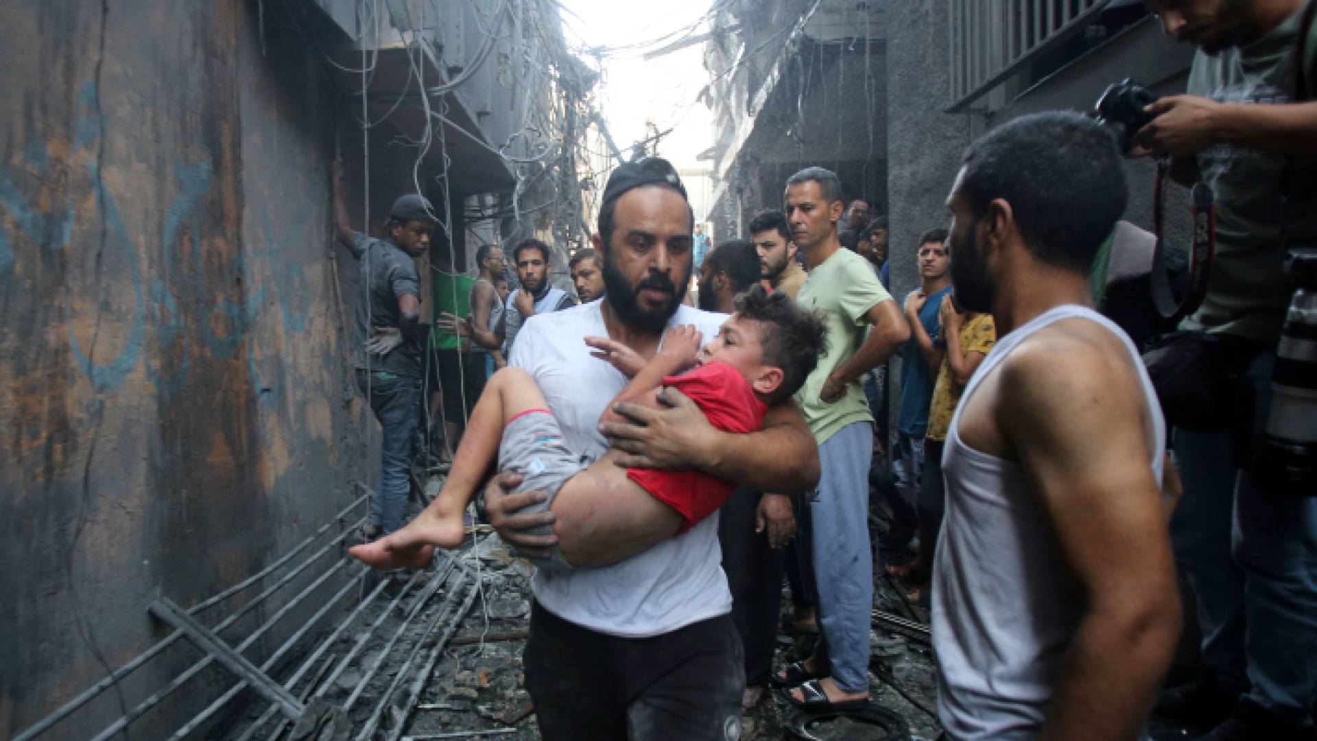 استهداف المدنيين في قطاع غزة