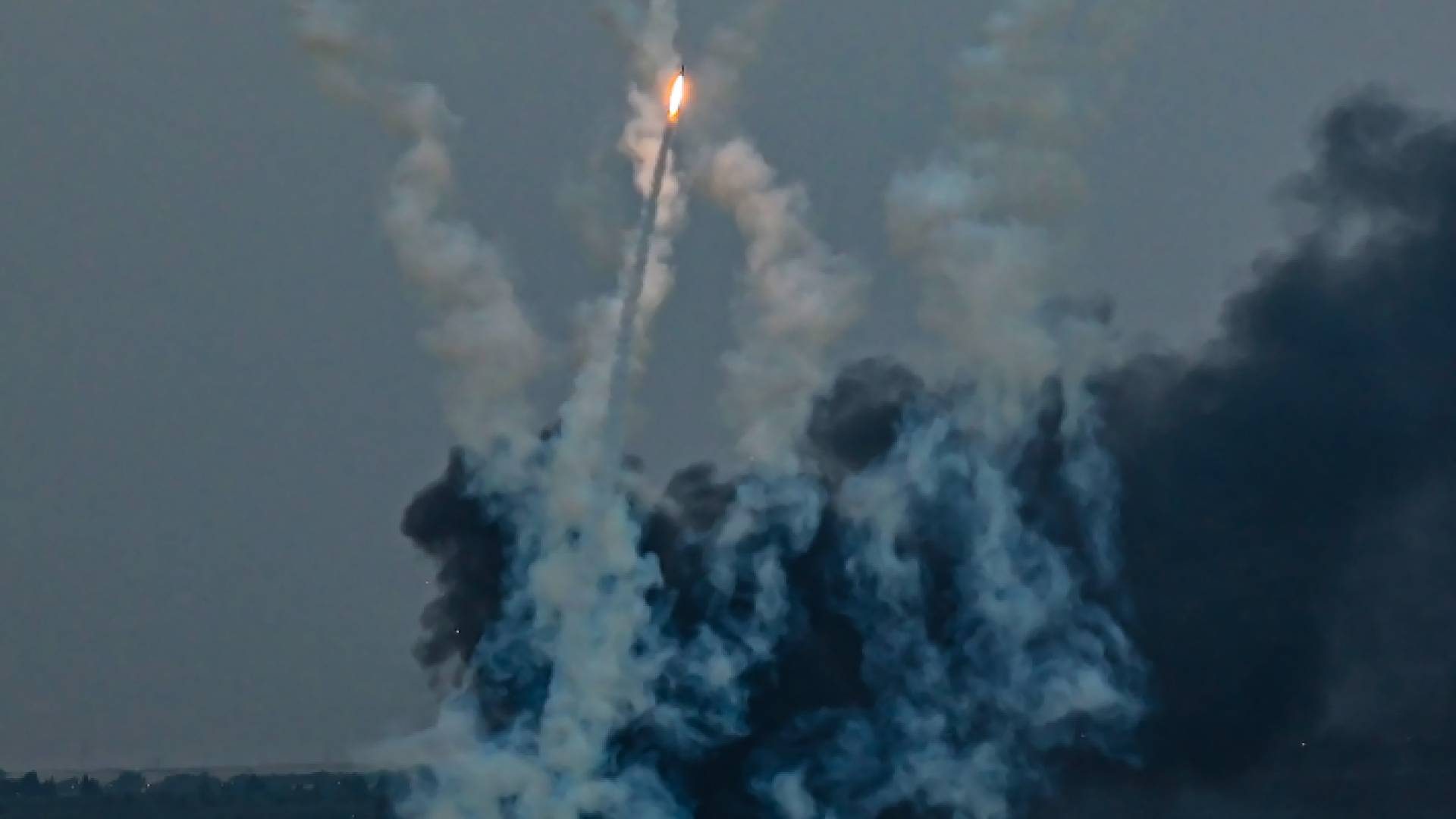 صواريخ في سماء غزة