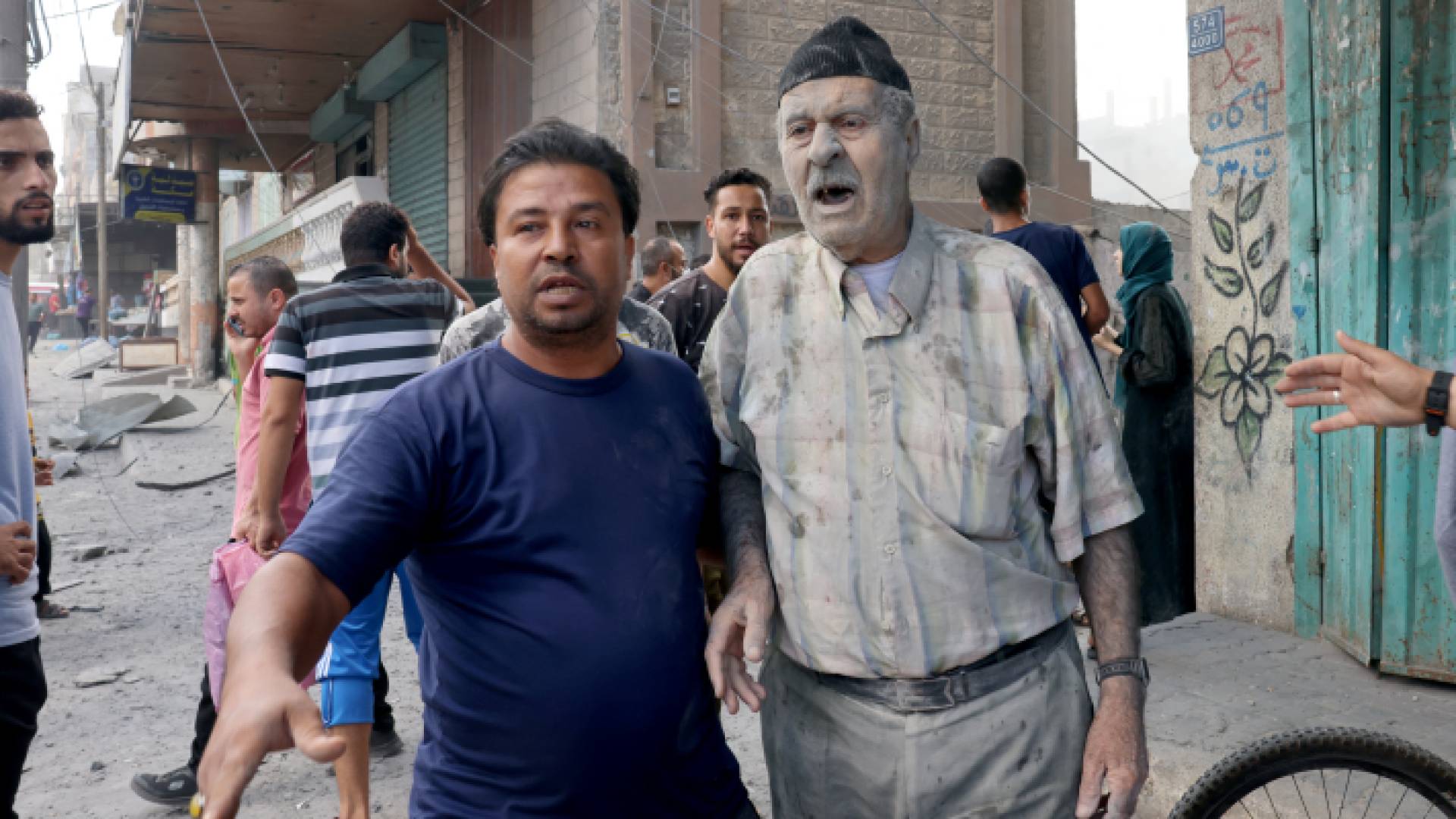 مسن فلسطيني أصيب خلال قصف للاحتلال