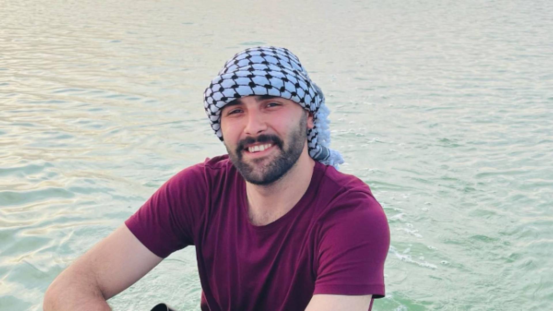 معتز عزايزة