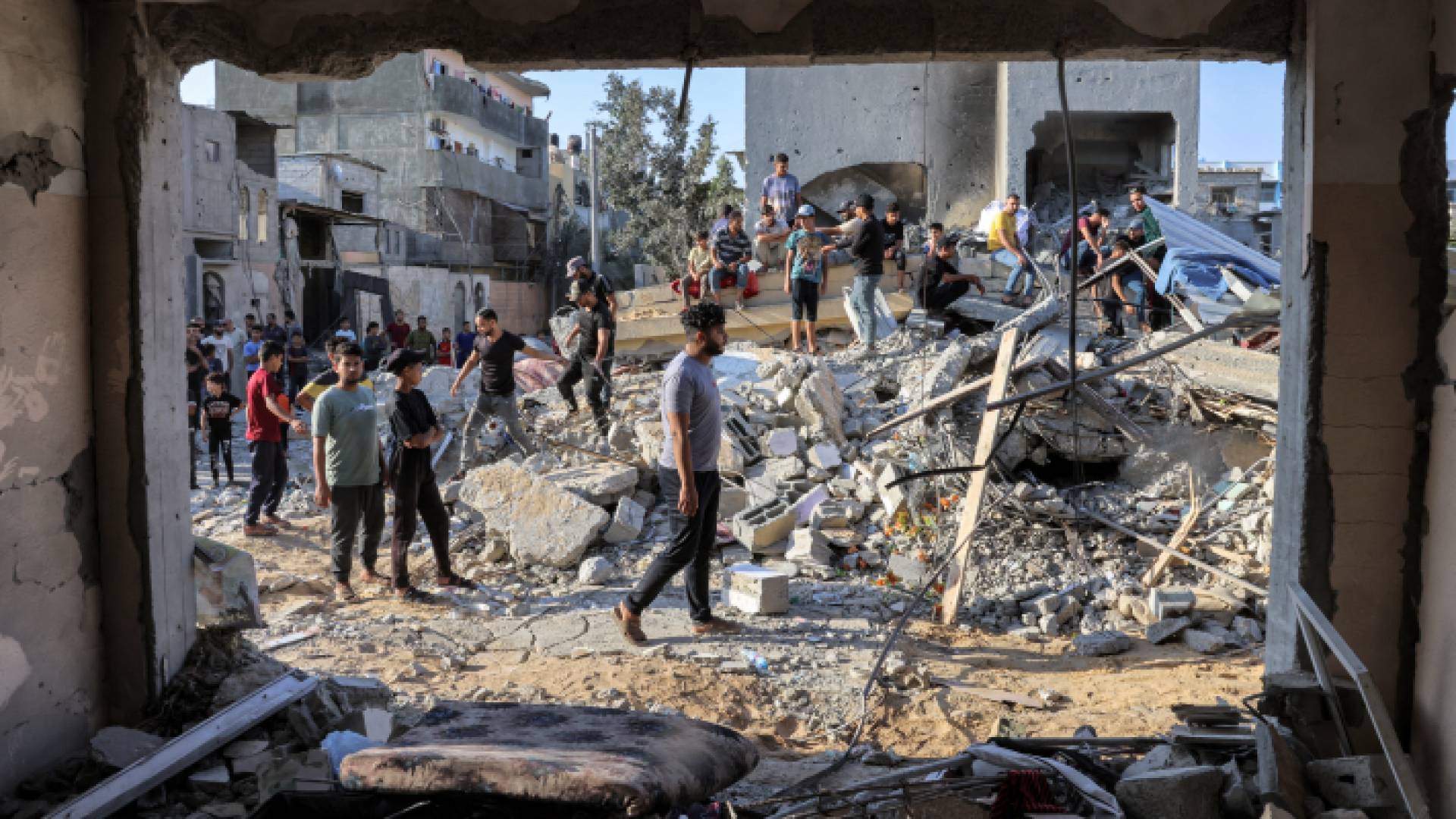 هدم منازل باستهداف قطاع غزة