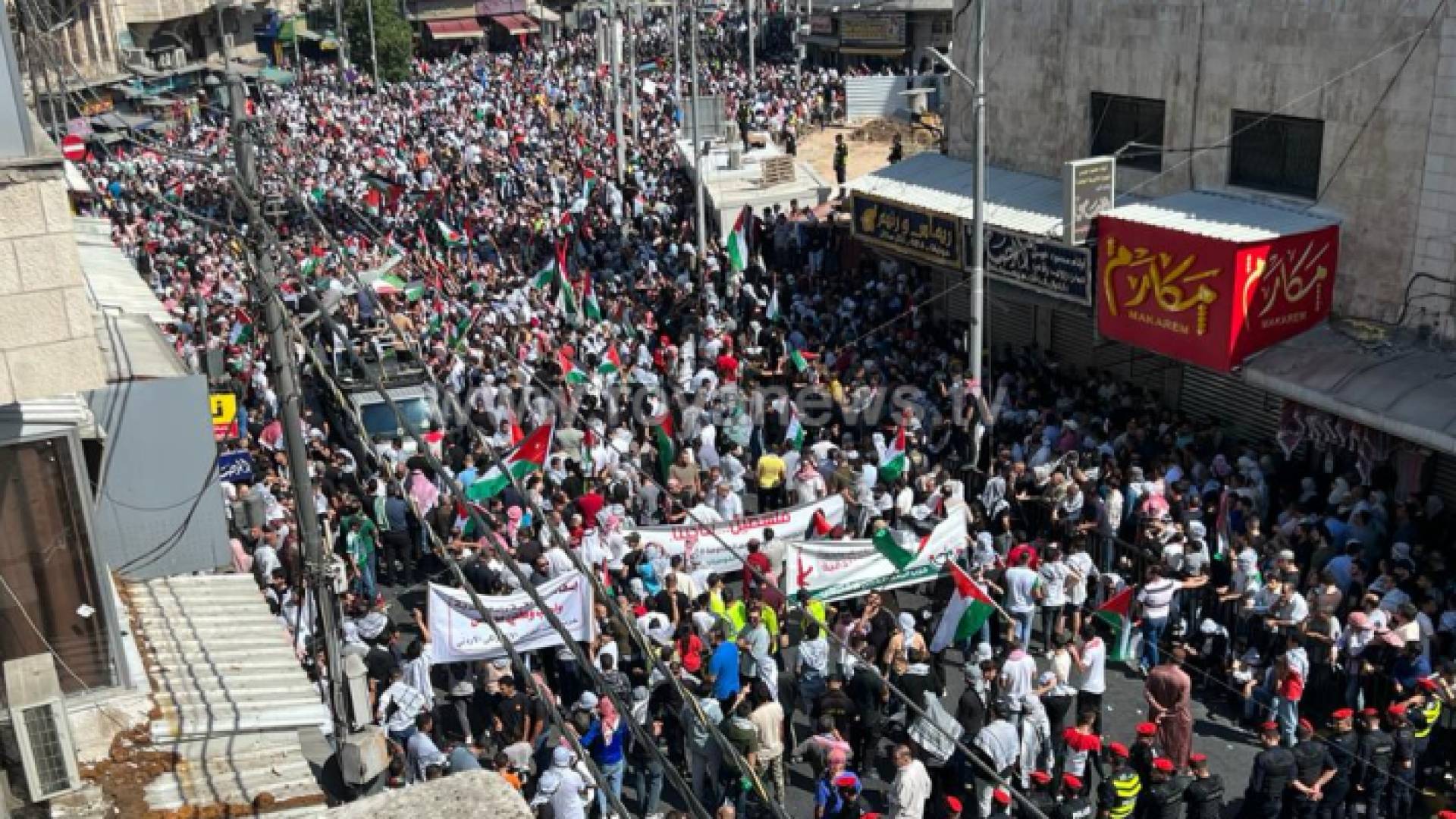 أردنيون وسط البلد في العاصمو عمان