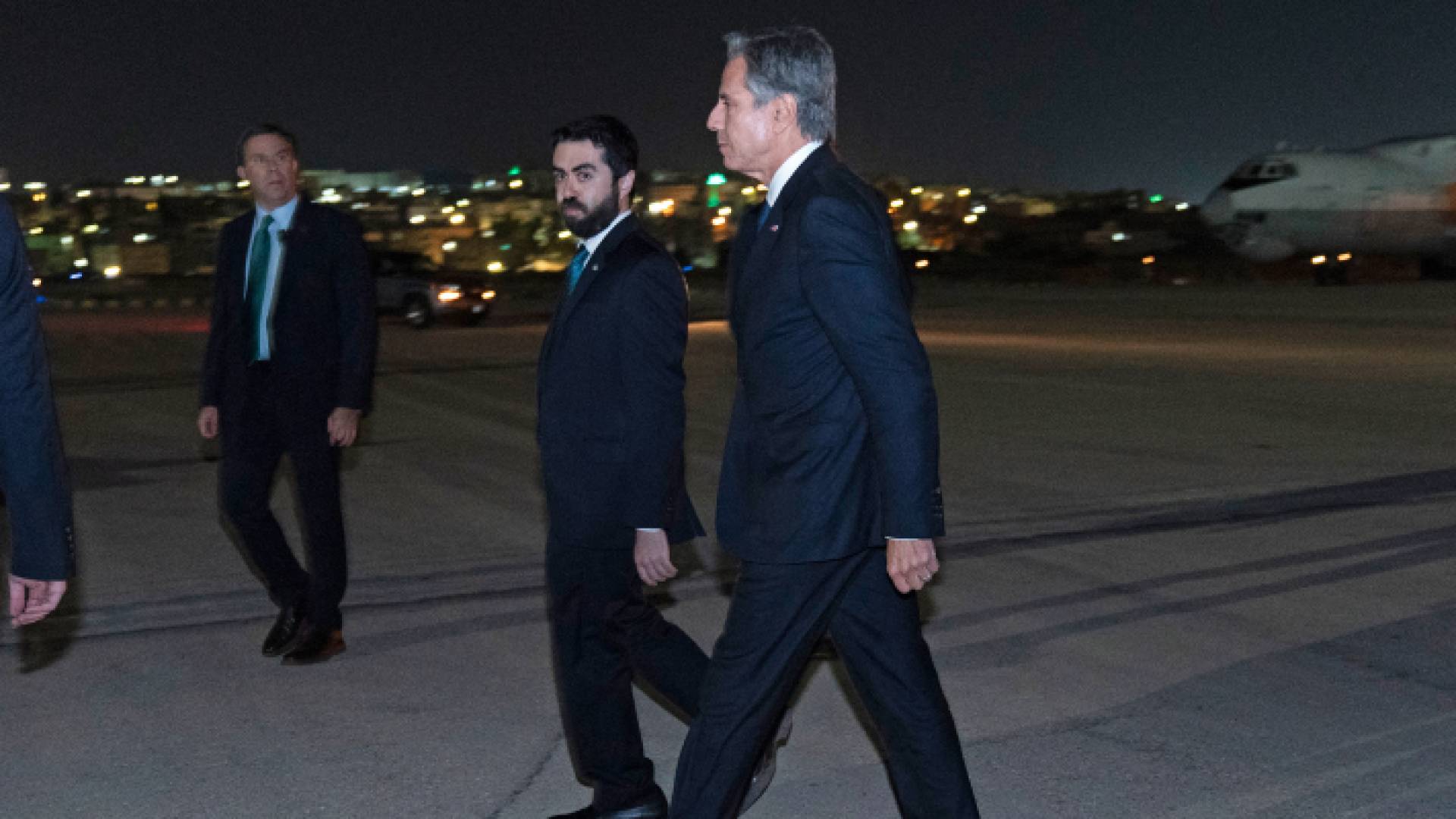 لحظة وصول وزير الخارجية الأمريكي إلى عمّان