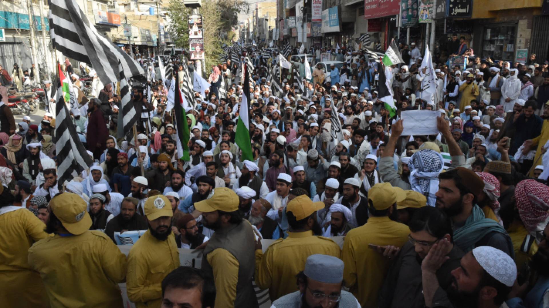 متظاهرون في باكستان تعبيرا عن تضامنهم مع الفلسطينيين في مدينة كويتا